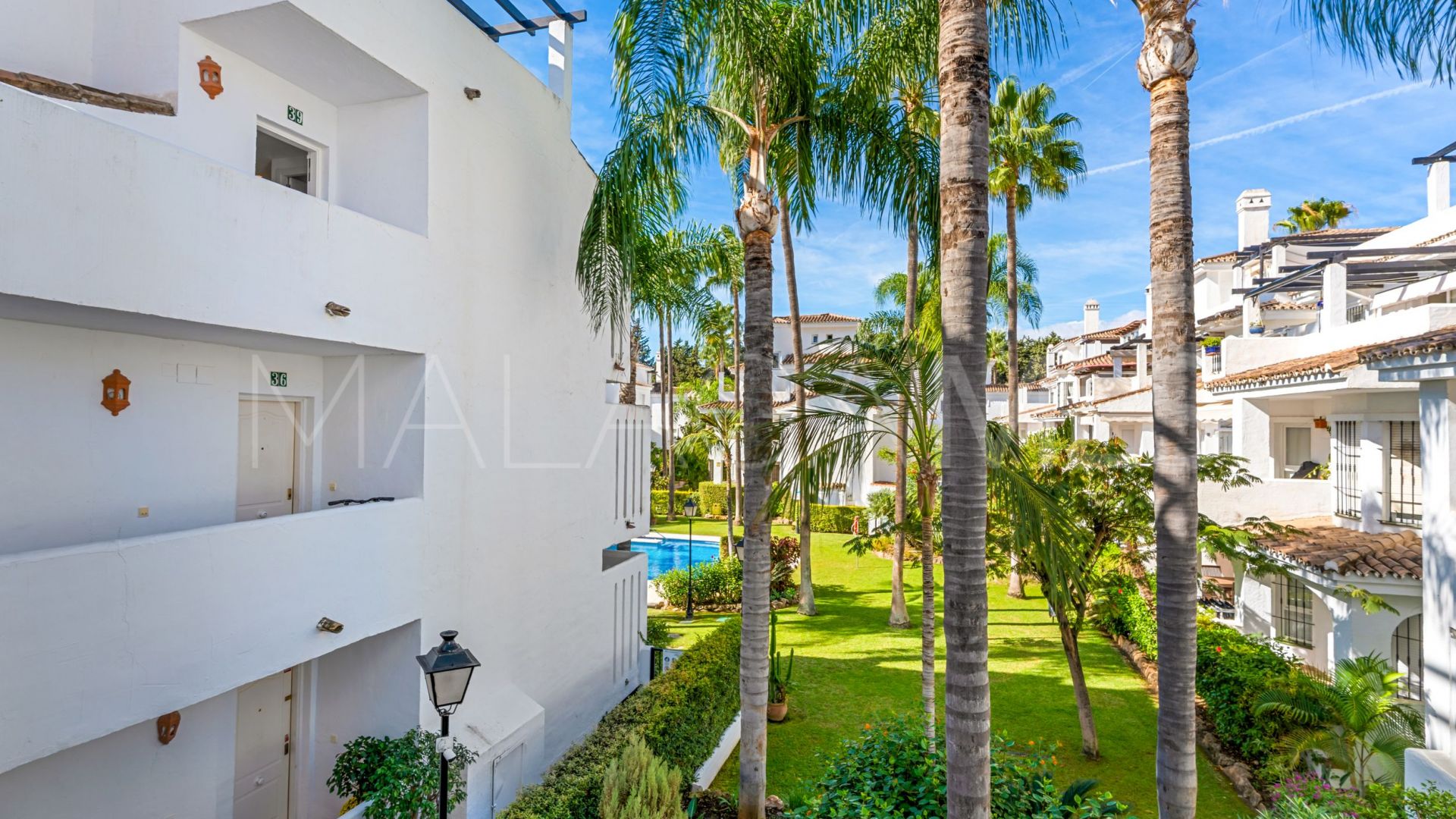 Buy 3 bedrooms duplex penthouse in Los Naranjos de Marbella