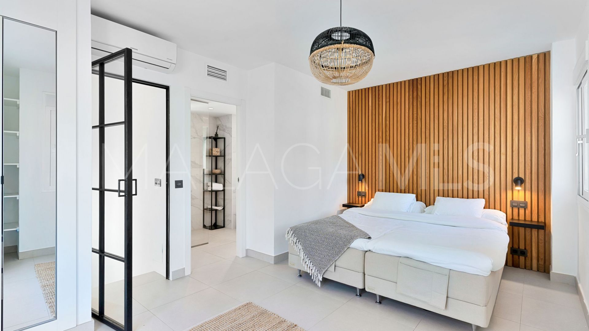 Buy 3 bedrooms duplex penthouse in Los Naranjos de Marbella