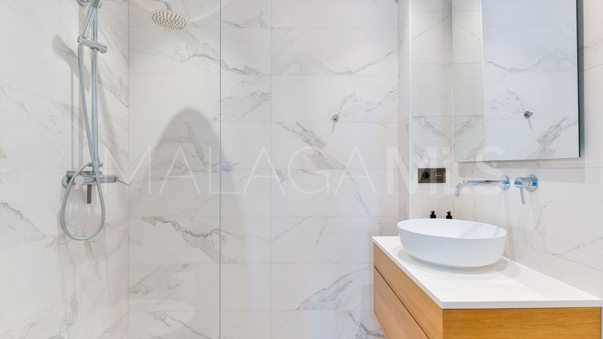 Buy 3 bedrooms duplex penthouse in Los Naranjos de Marbella