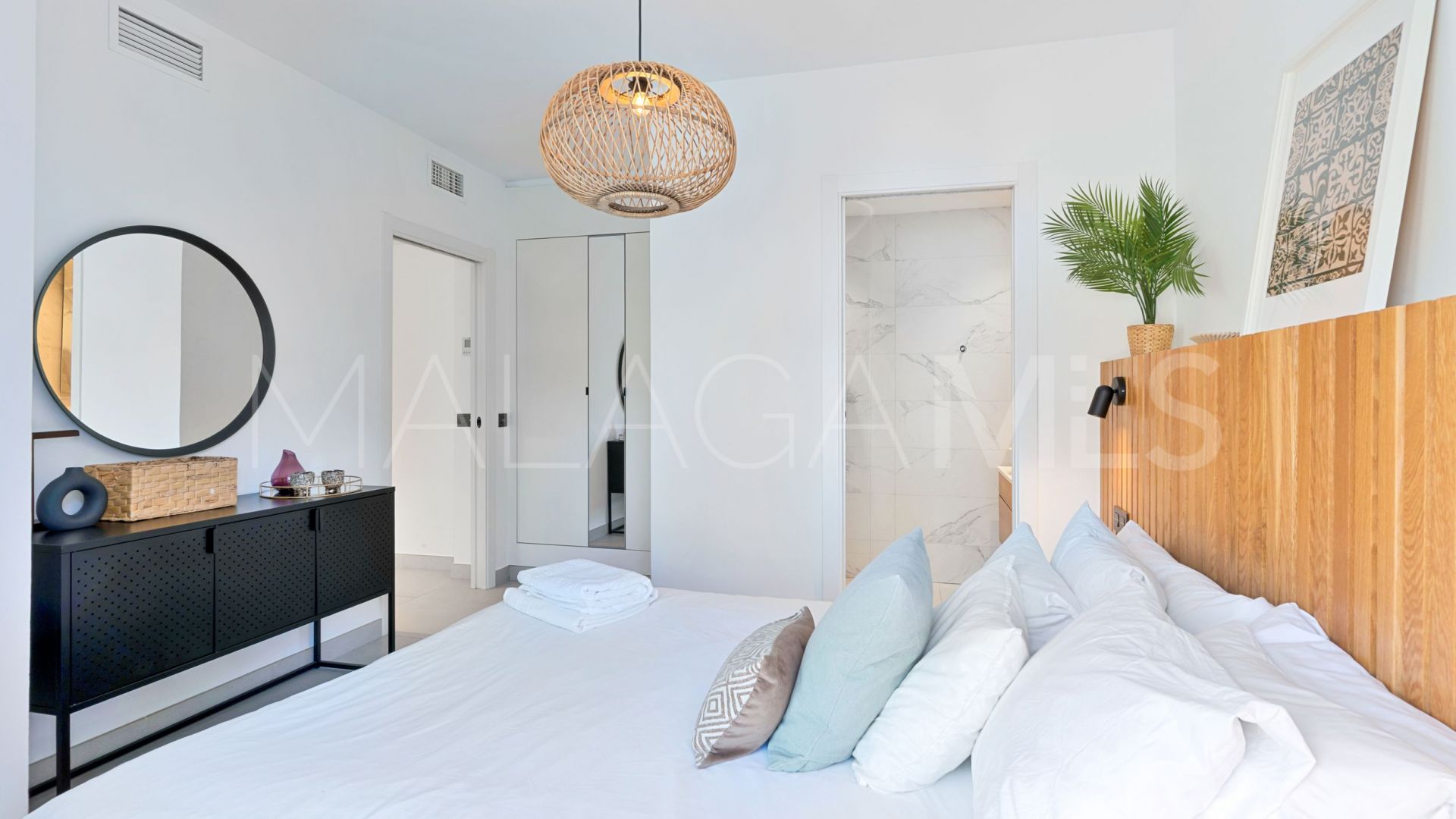 Buy 3 bedrooms duplex penthouse in Los Naranjos de Marbella