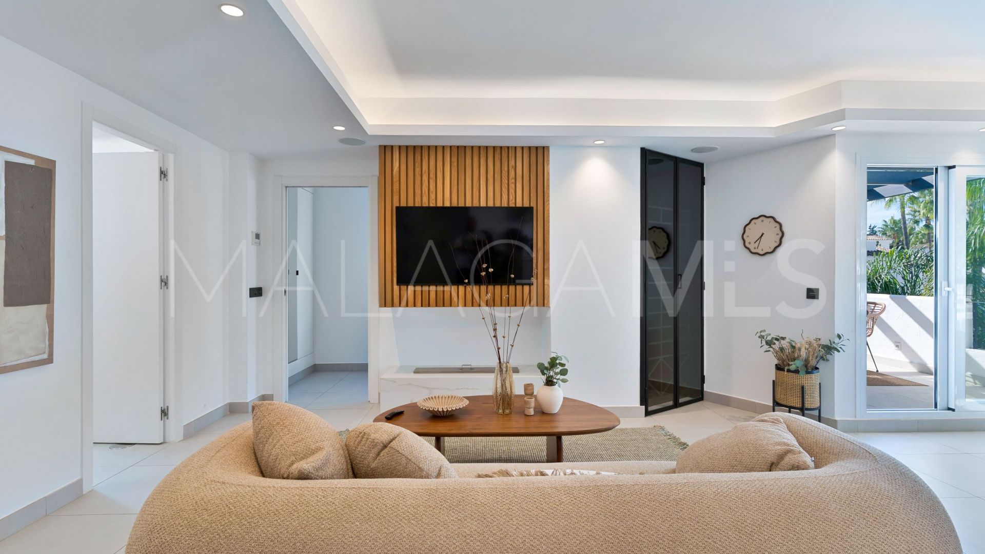 Buy 3 bedrooms duplex penthouse in Los Naranjos de Marbella