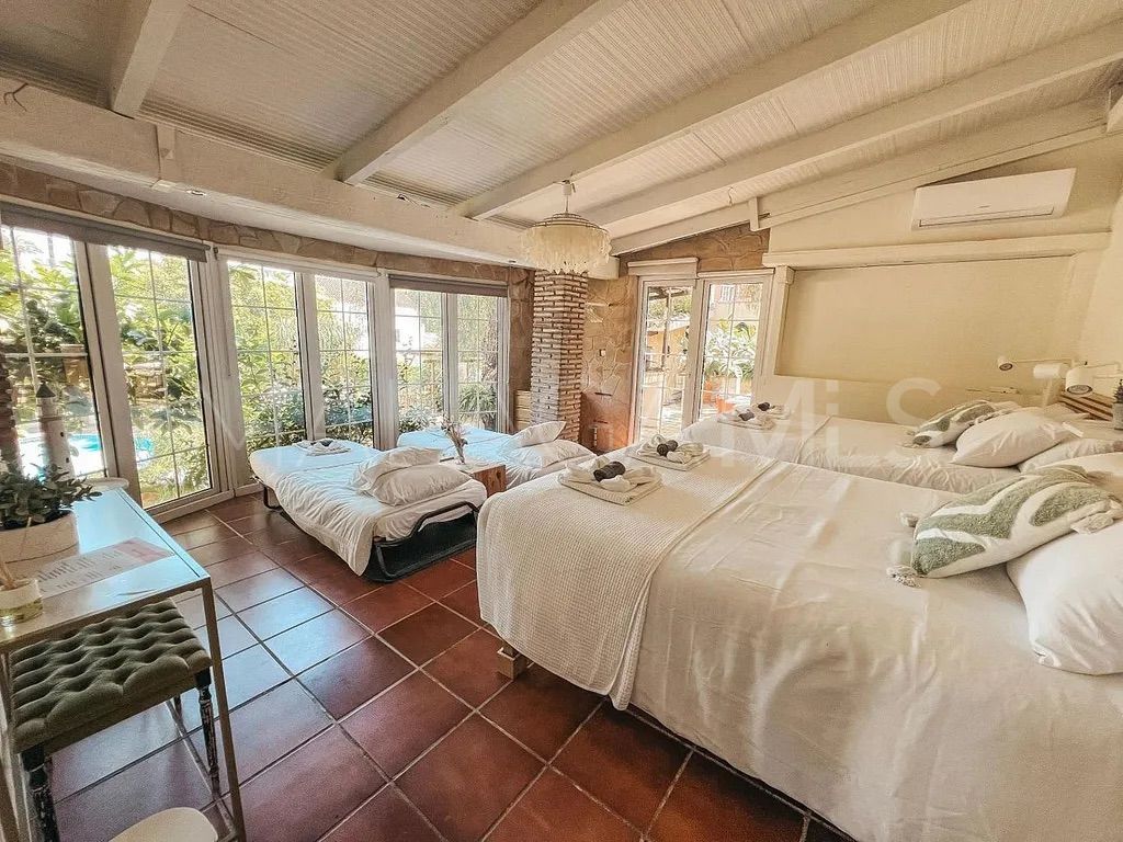 Villa for sale in Nueva Andalucia