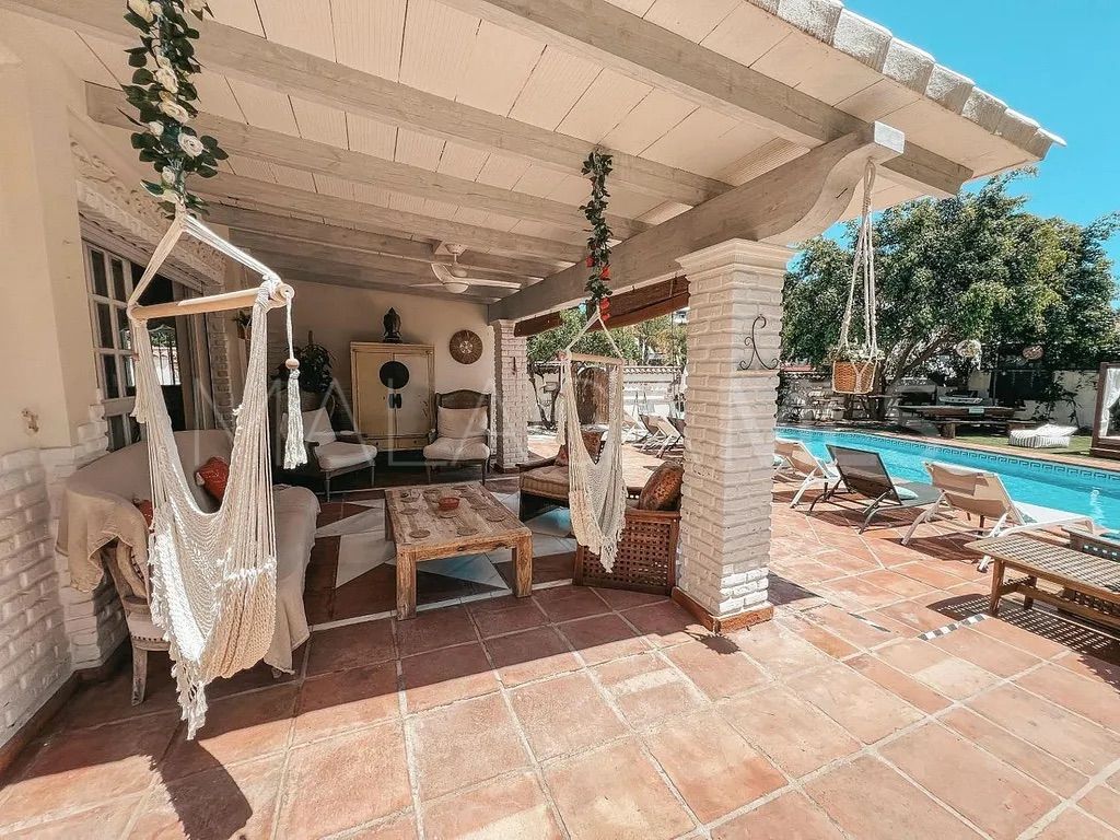 Villa for sale in Nueva Andalucia