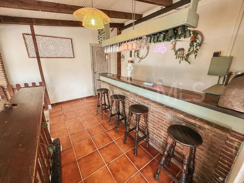 Villa for sale in Nueva Andalucia