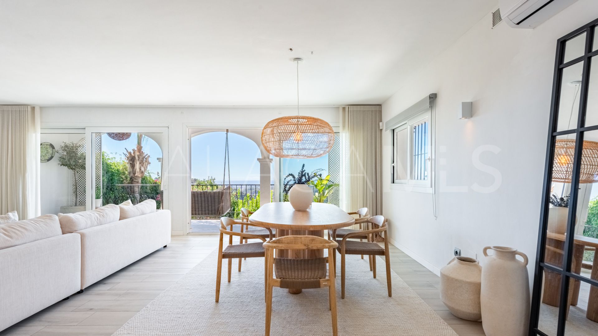 Pareado for sale with 4 bedrooms in Cerros del Lago