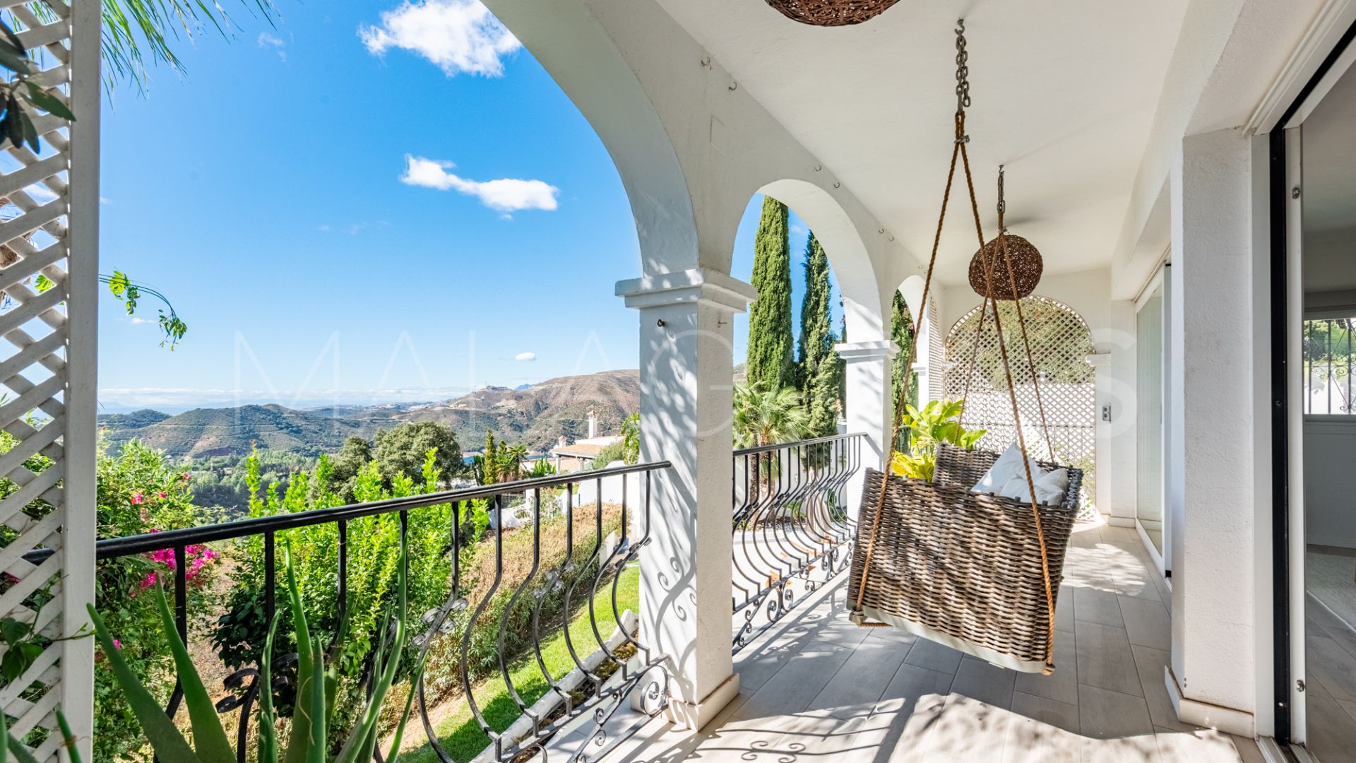 Pareado for sale with 4 bedrooms in Cerros del Lago