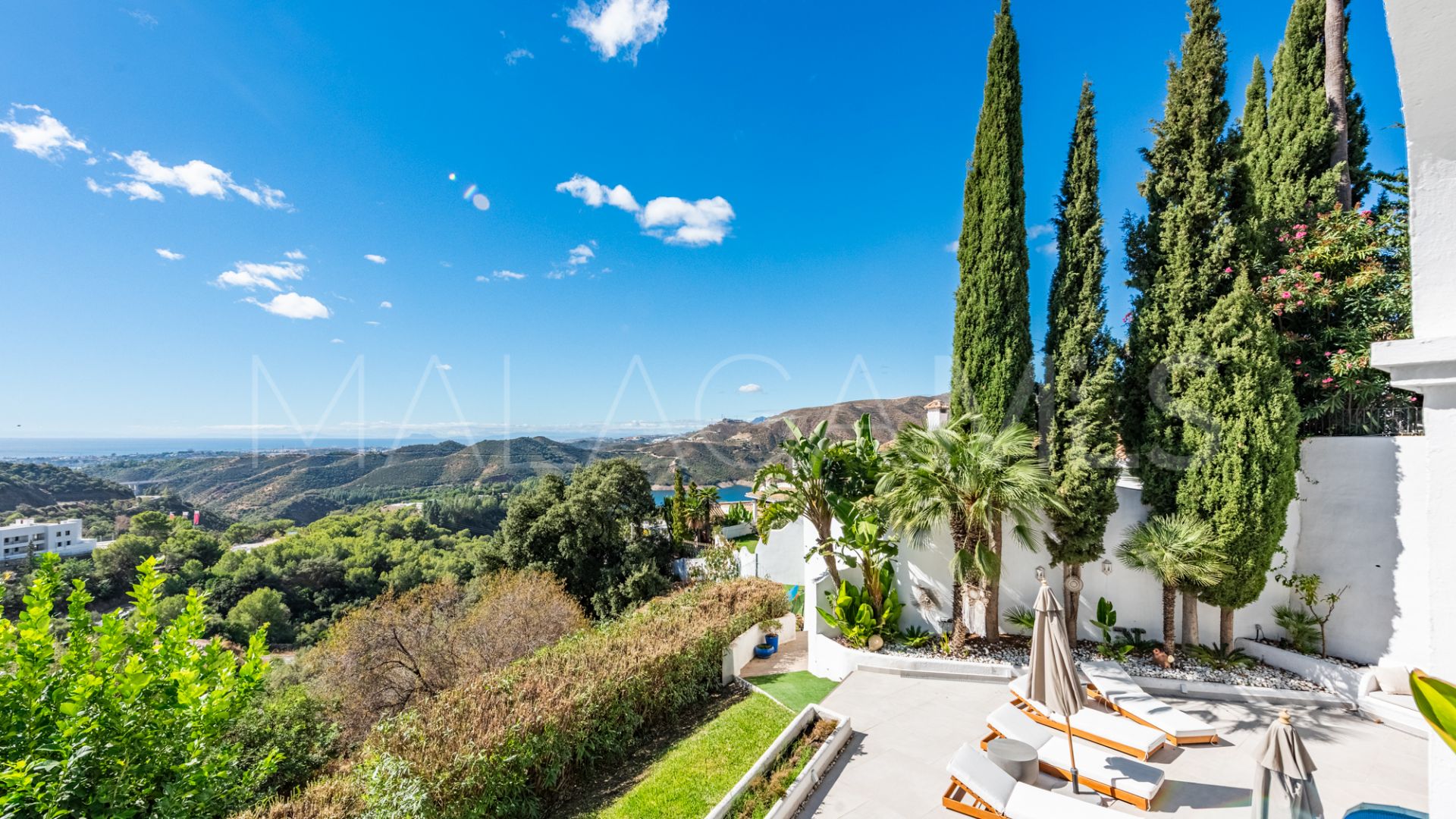 Pareado for sale with 4 bedrooms in Cerros del Lago