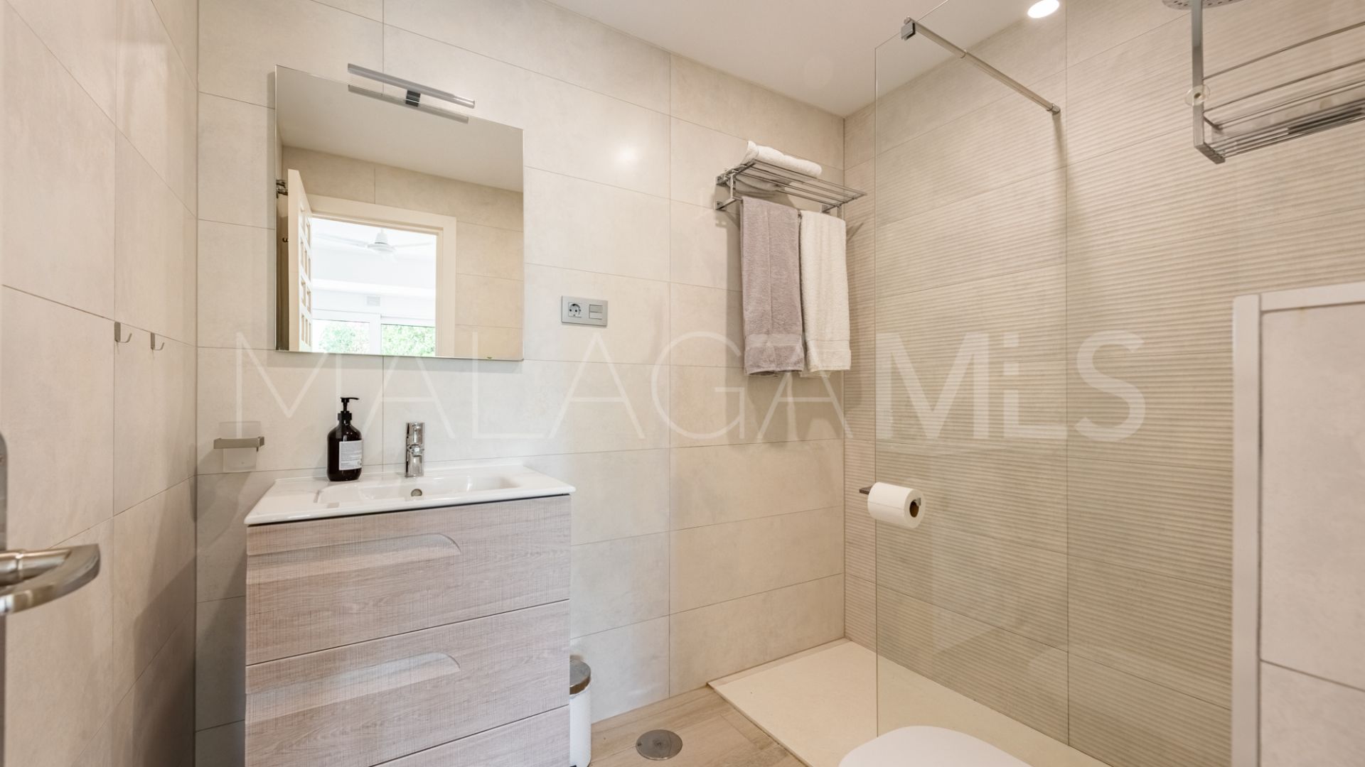 Pareado for sale with 4 bedrooms in Cerros del Lago