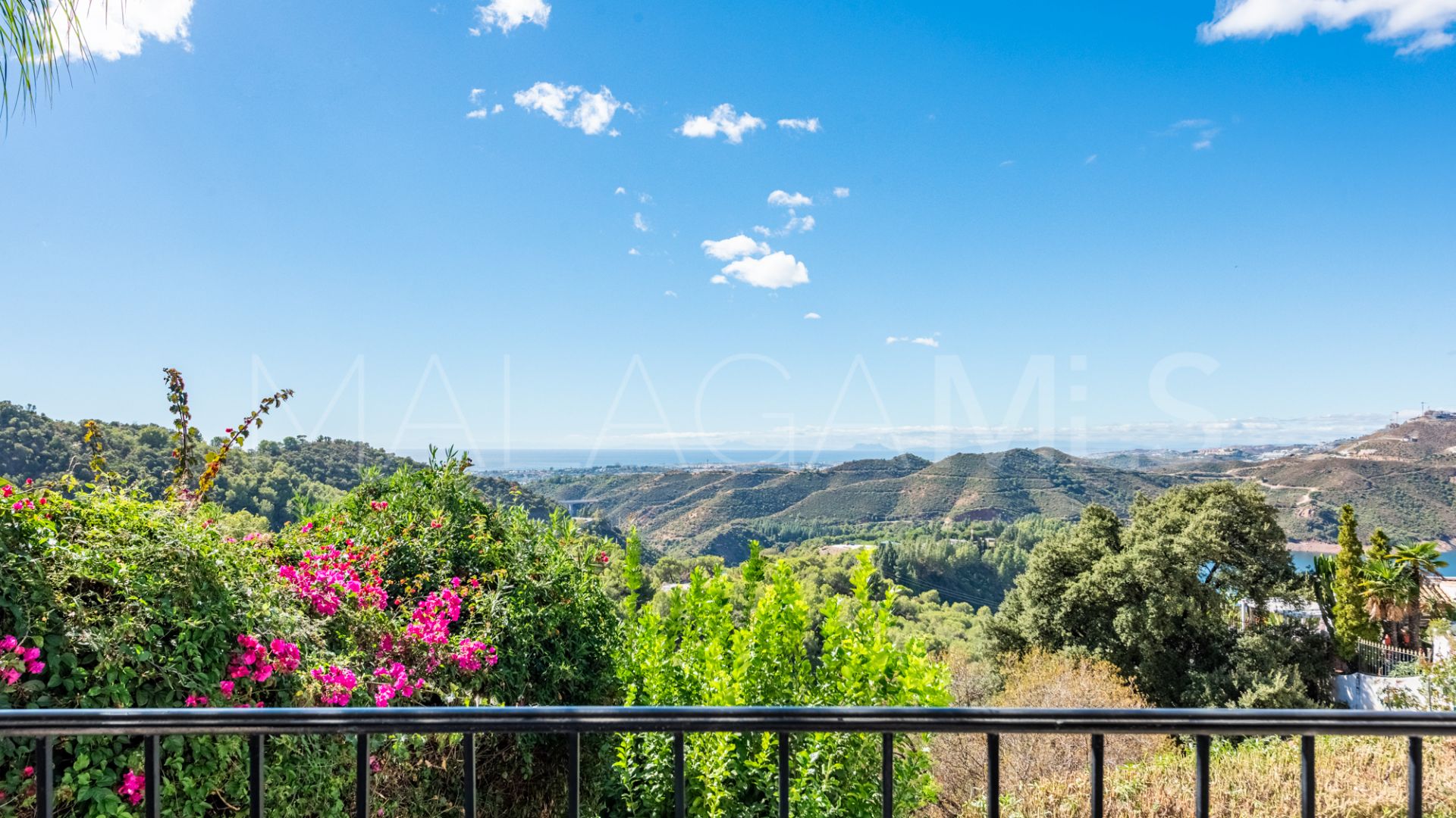 Pareado for sale with 4 bedrooms in Cerros del Lago