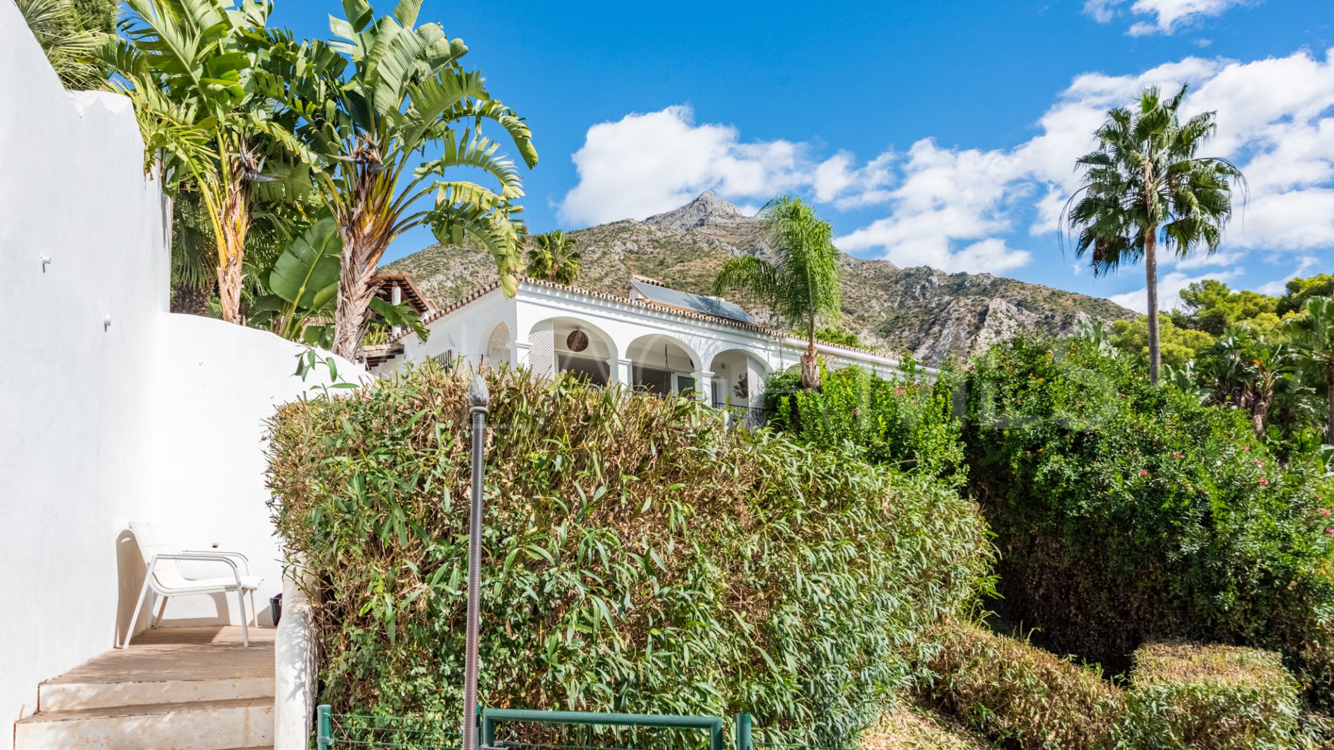 Pareado for sale with 4 bedrooms in Cerros del Lago