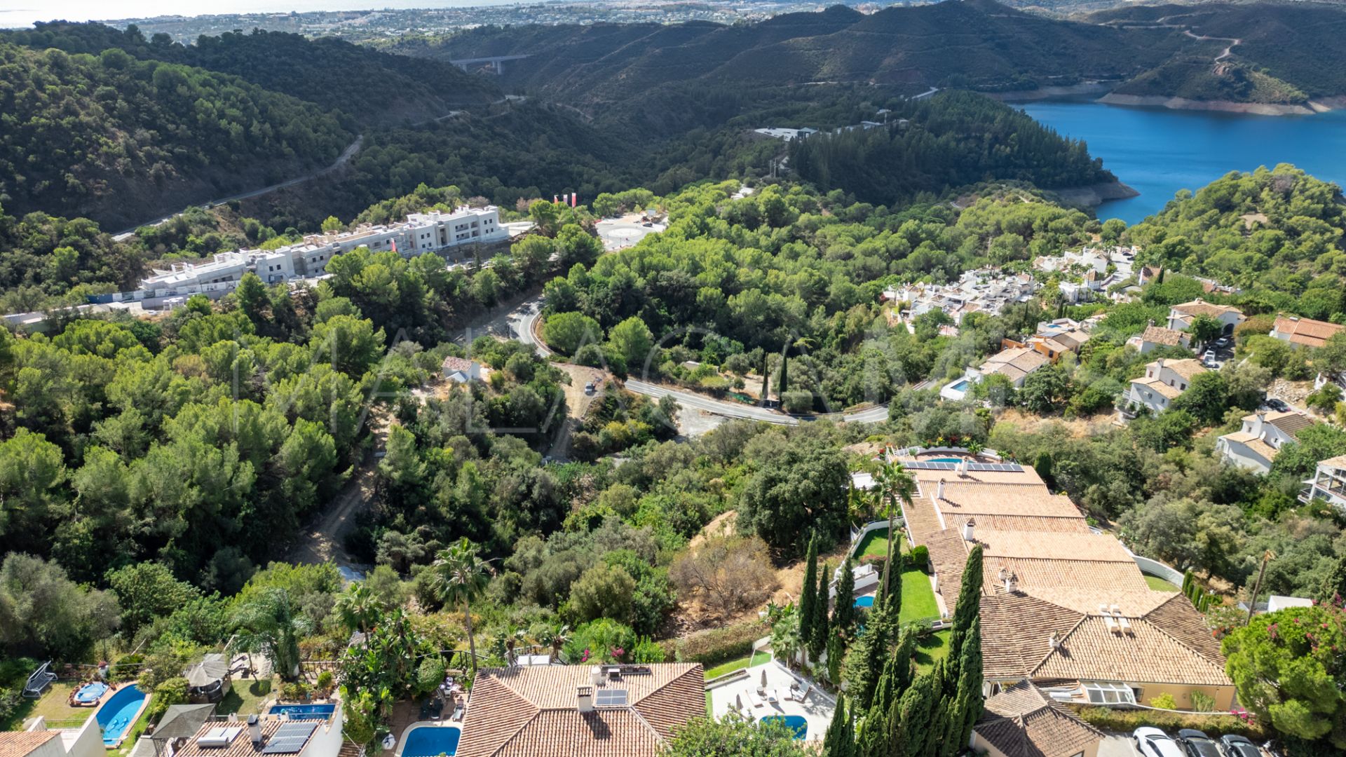 Pareado for sale with 4 bedrooms in Cerros del Lago