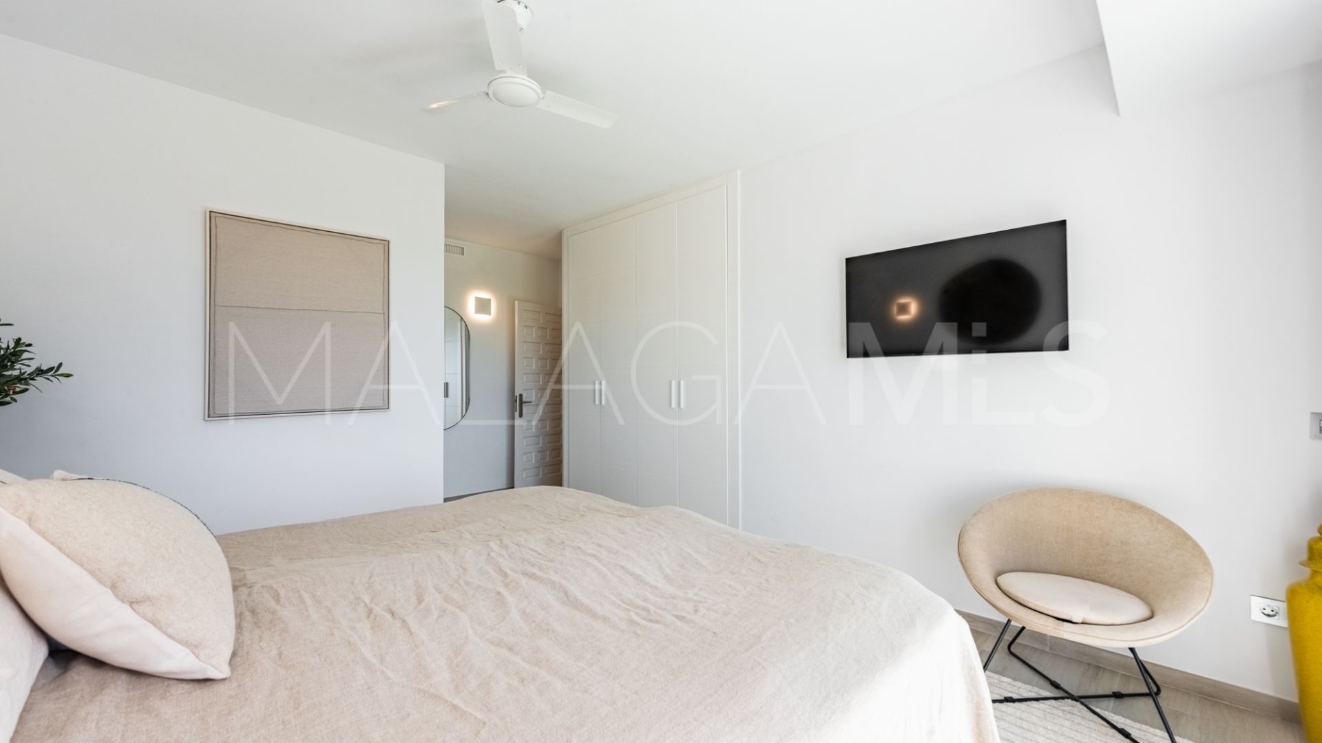 Pareado for sale with 4 bedrooms in Cerros del Lago