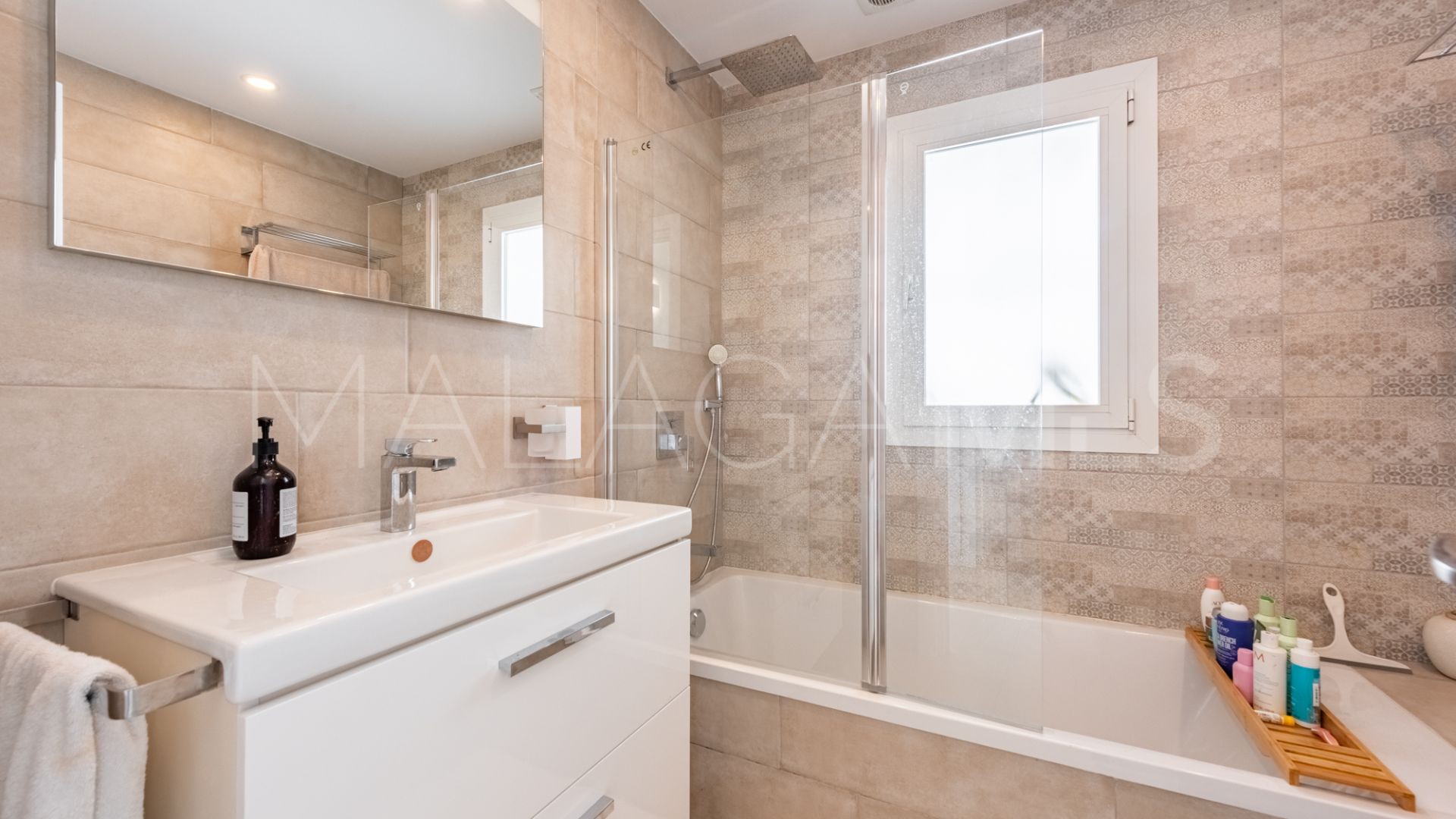 Pareado for sale with 4 bedrooms in Cerros del Lago