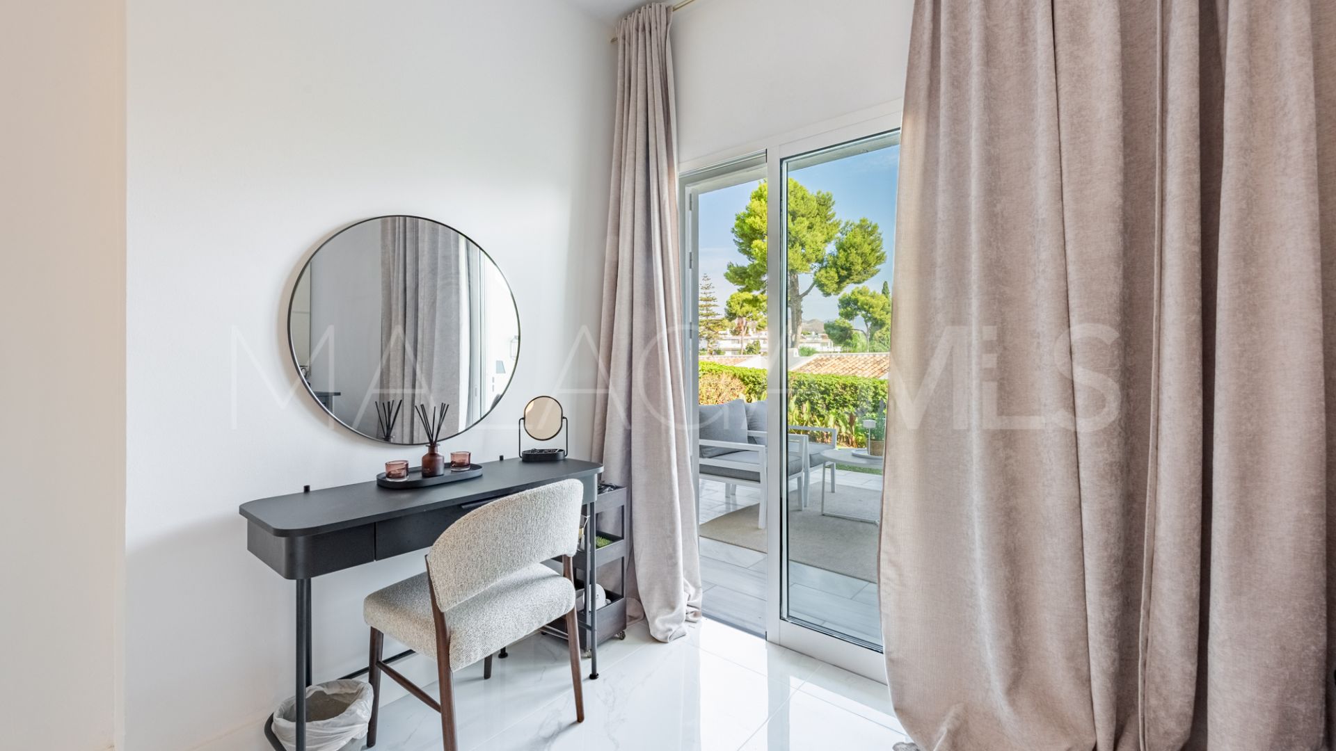 Markplanslägenhet for sale in Los Dragos