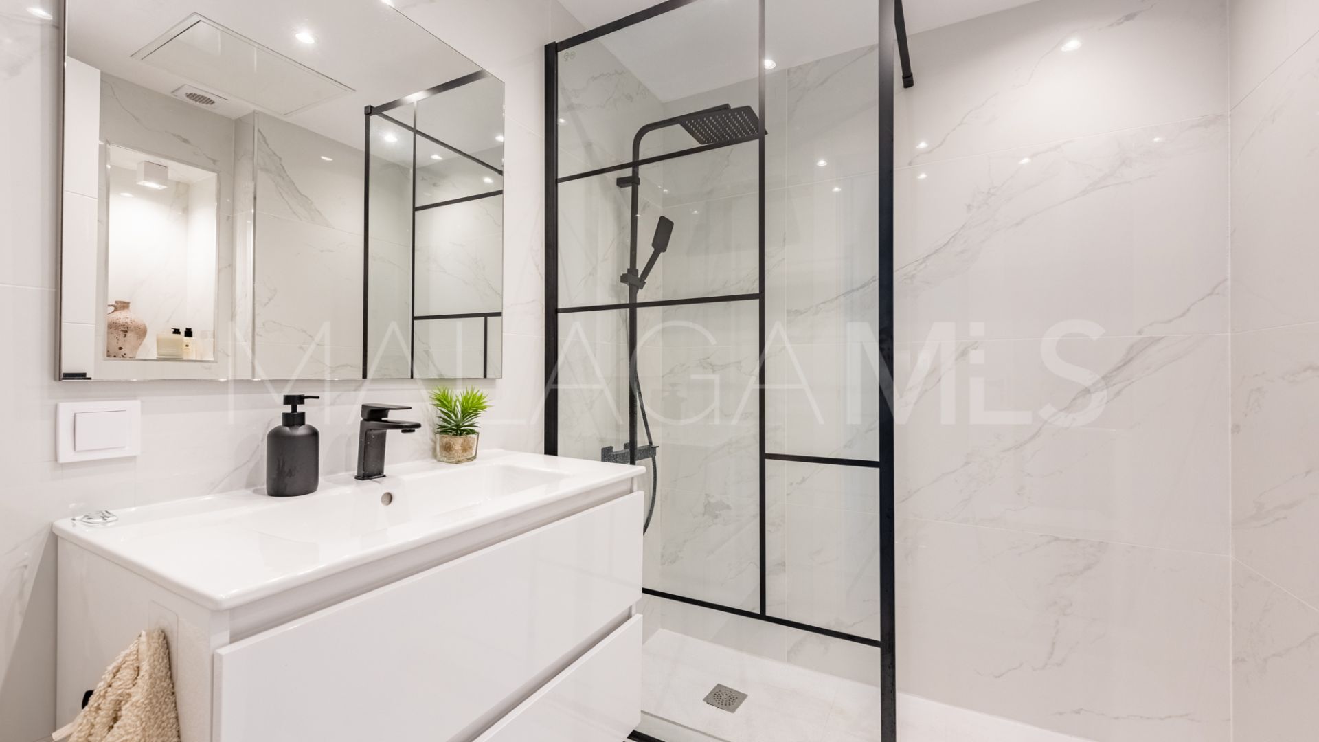 Markplanslägenhet for sale in Los Dragos