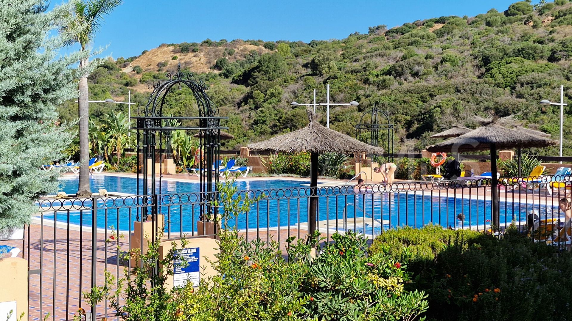 For sale 2 bedrooms apartment in La Duquesa