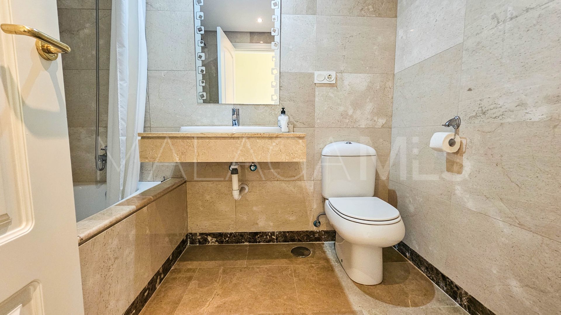 For sale 2 bedrooms apartment in La Duquesa