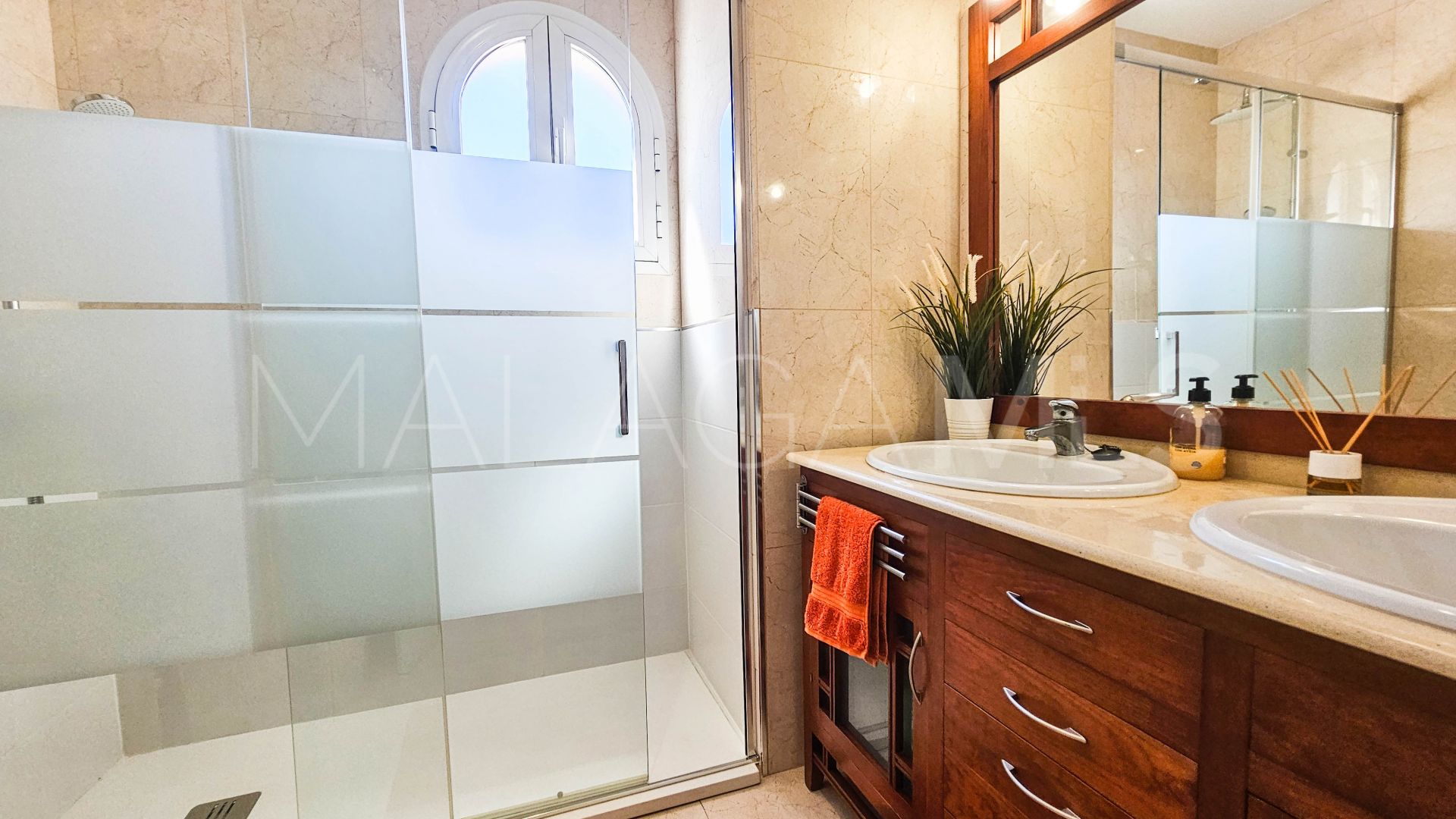 Zweistöckiges penthouse for sale in La Duquesa