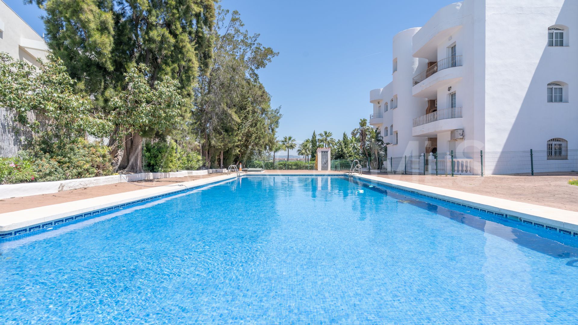 Lägenhet for sale in Estepona Golf