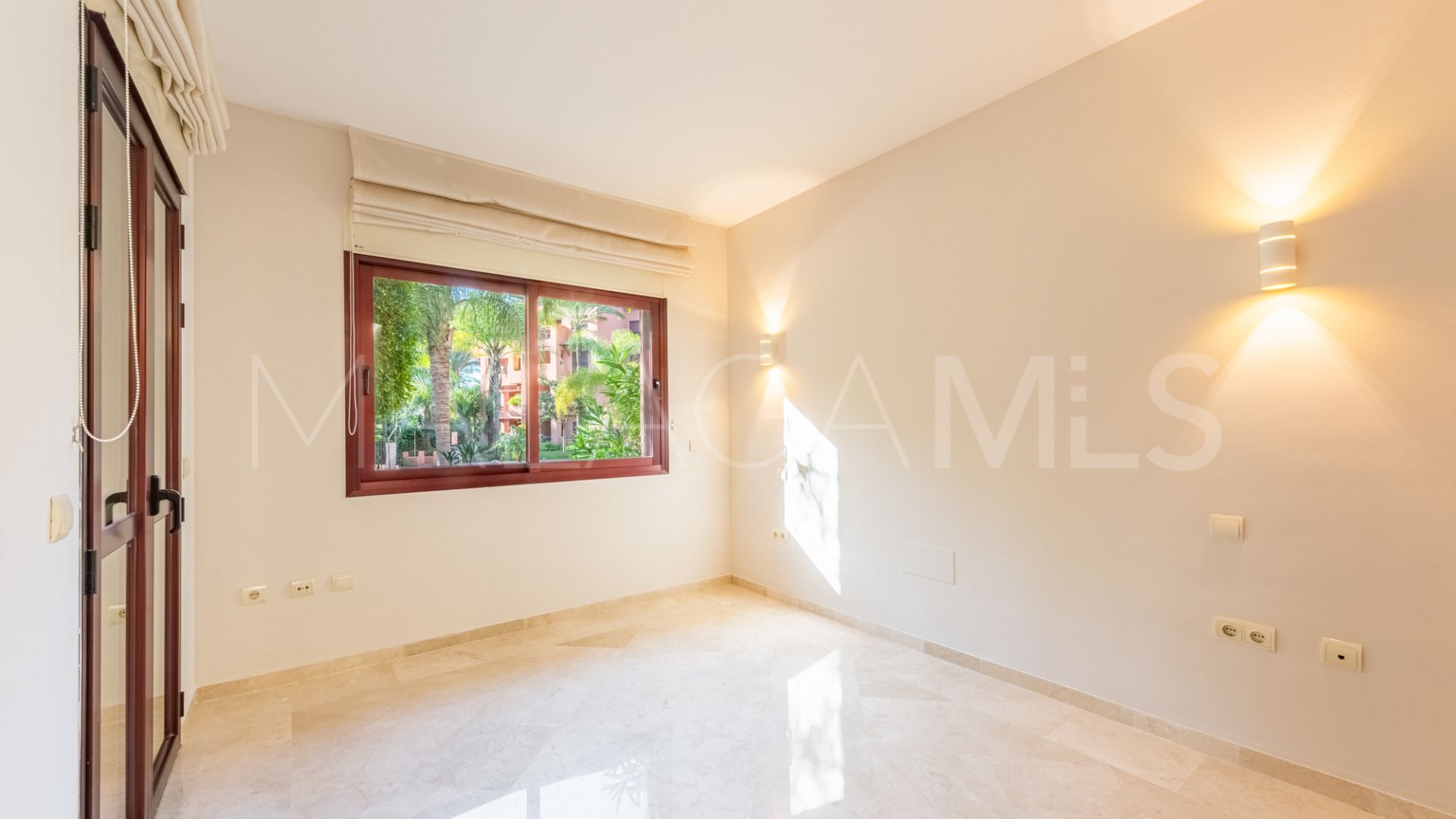Apartamento planta baja for sale in Los Monteros de 2 bedrooms