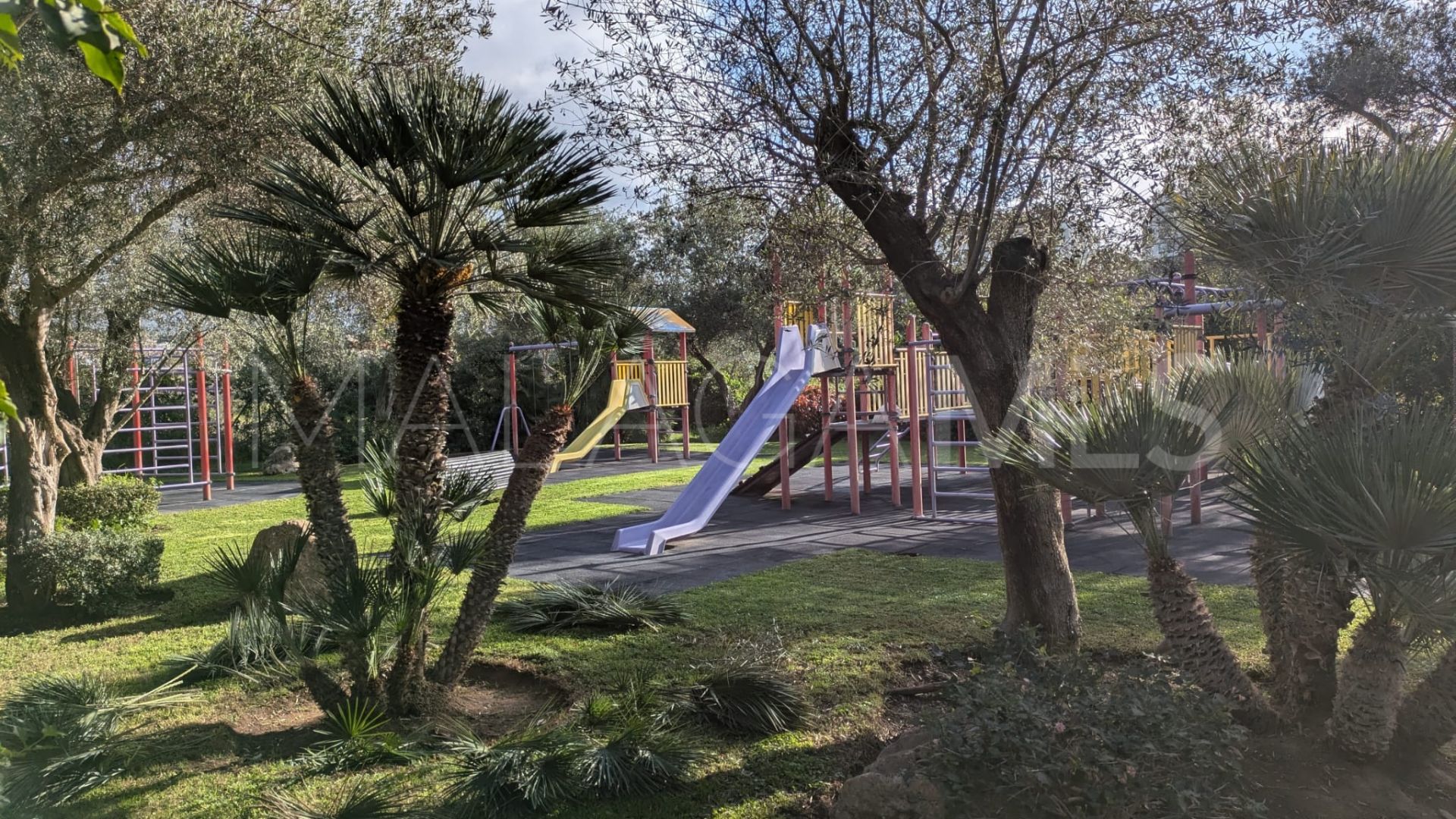 Apartamento planta baja for sale in Los Monteros de 2 bedrooms