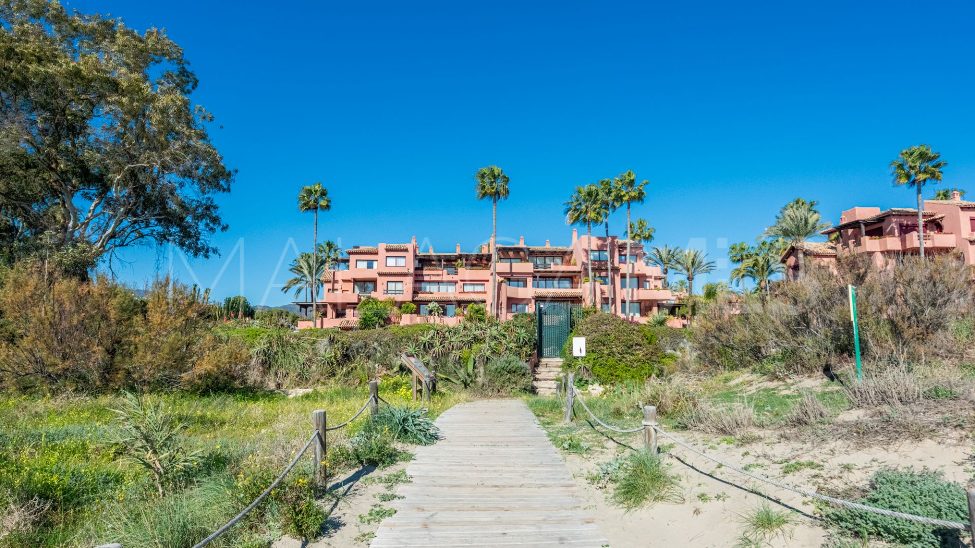 Apartamento planta baja for sale in Los Monteros de 2 bedrooms