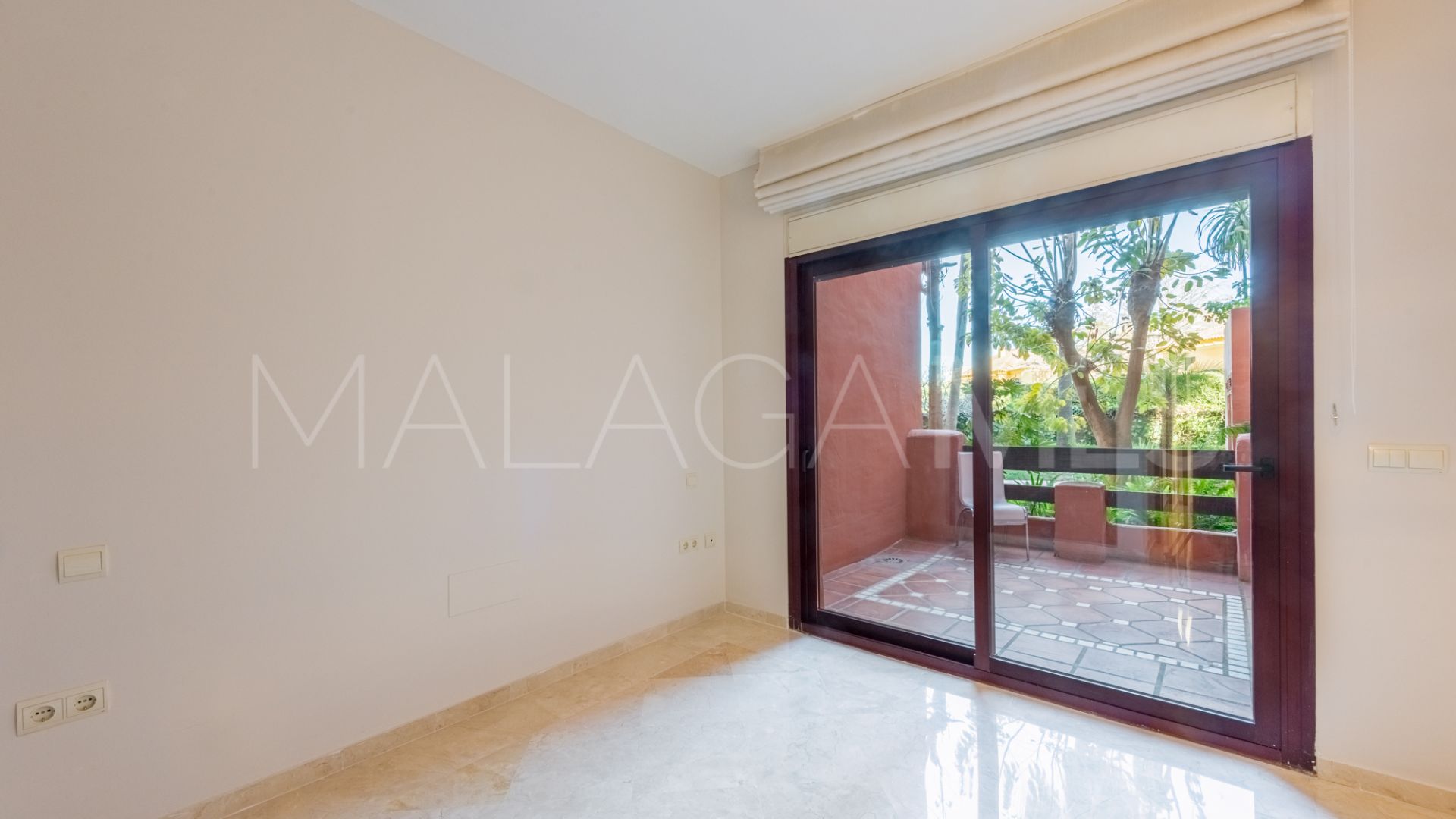 Apartamento planta baja for sale in Los Monteros de 2 bedrooms