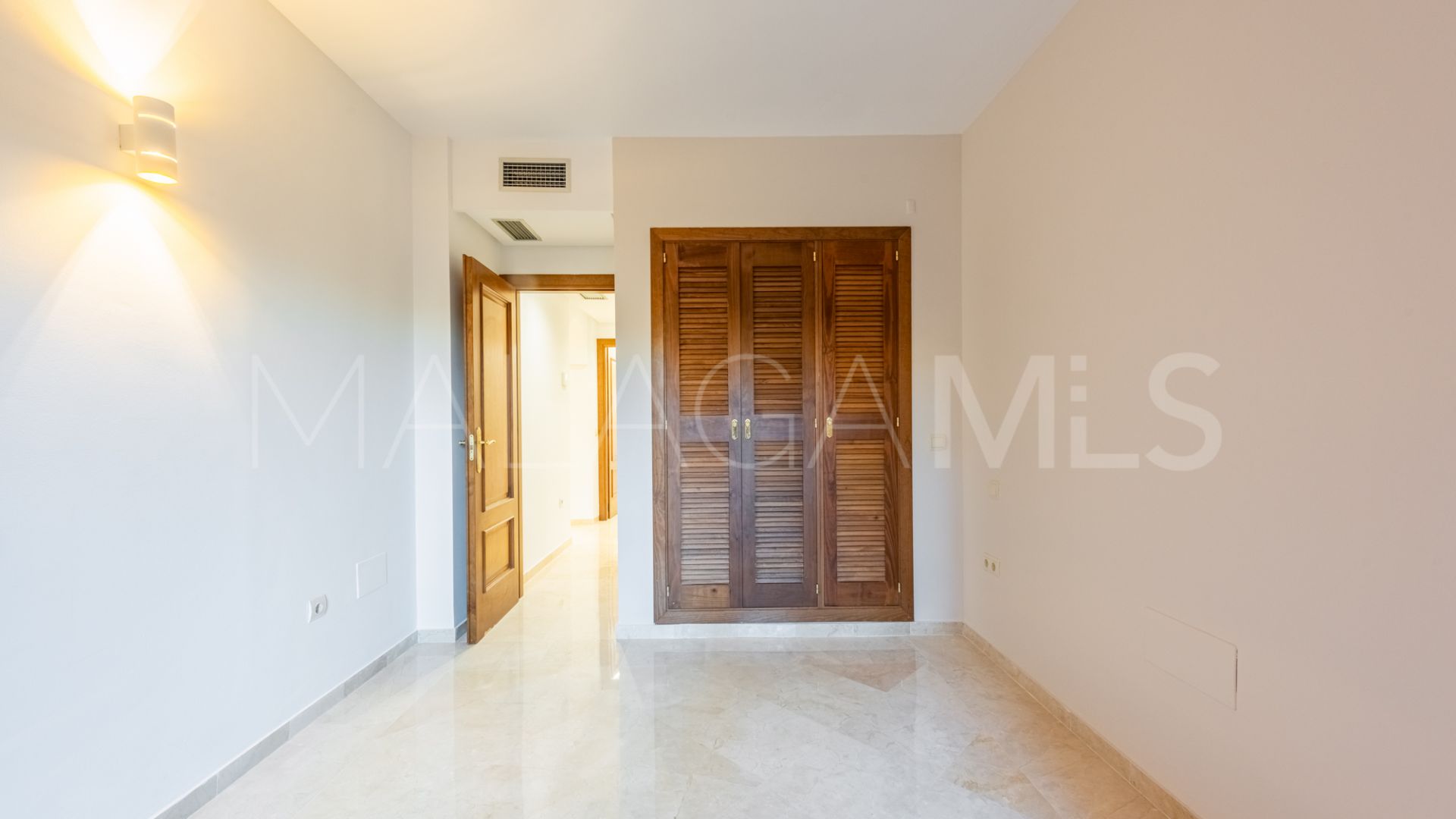 Apartamento planta baja for sale in Los Monteros de 2 bedrooms