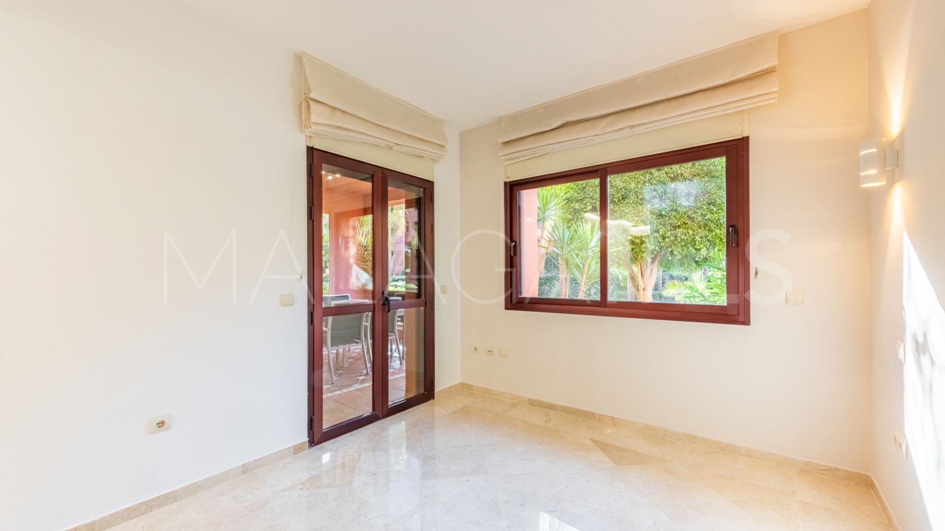 Apartamento planta baja for sale in Los Monteros de 2 bedrooms