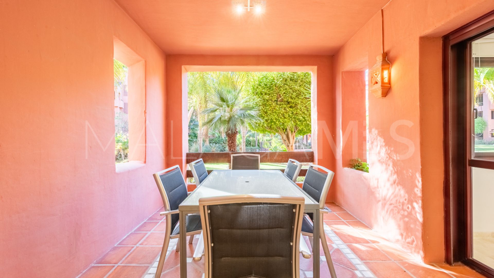 Apartamento planta baja for sale in Los Monteros de 2 bedrooms