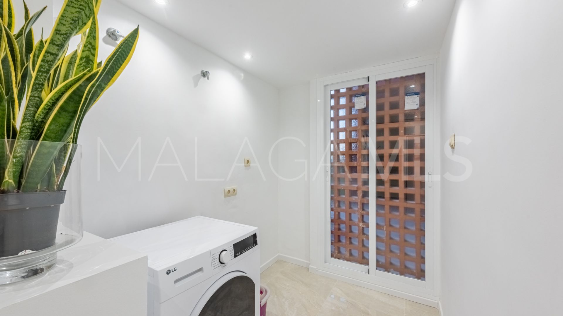 Apartamento planta baja for sale in Los Monteros de 2 bedrooms