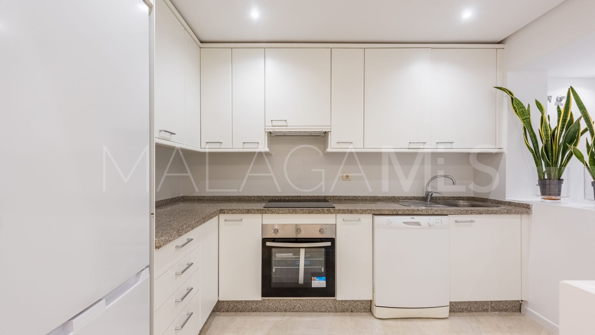 Apartamento planta baja for sale in Los Monteros de 2 bedrooms