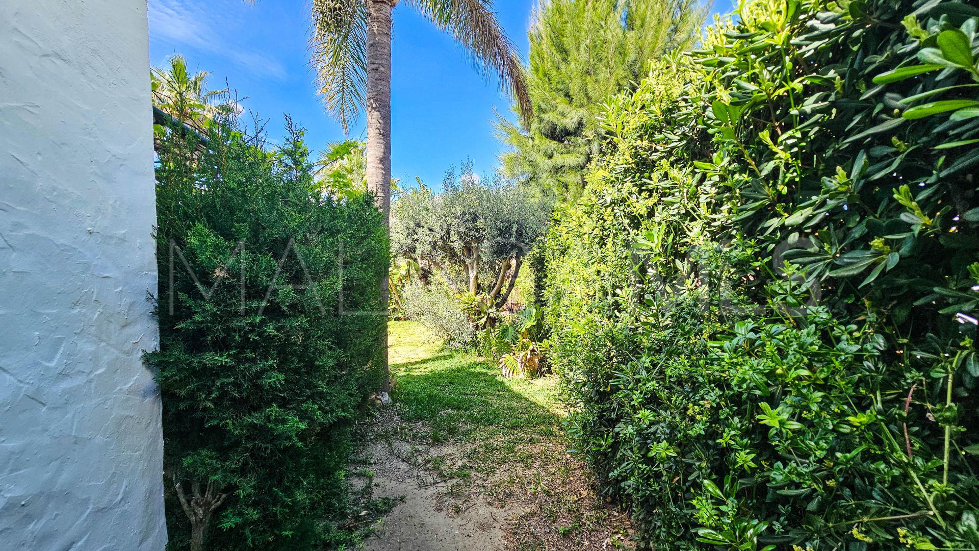 Maison de ville for sale in La Duquesa