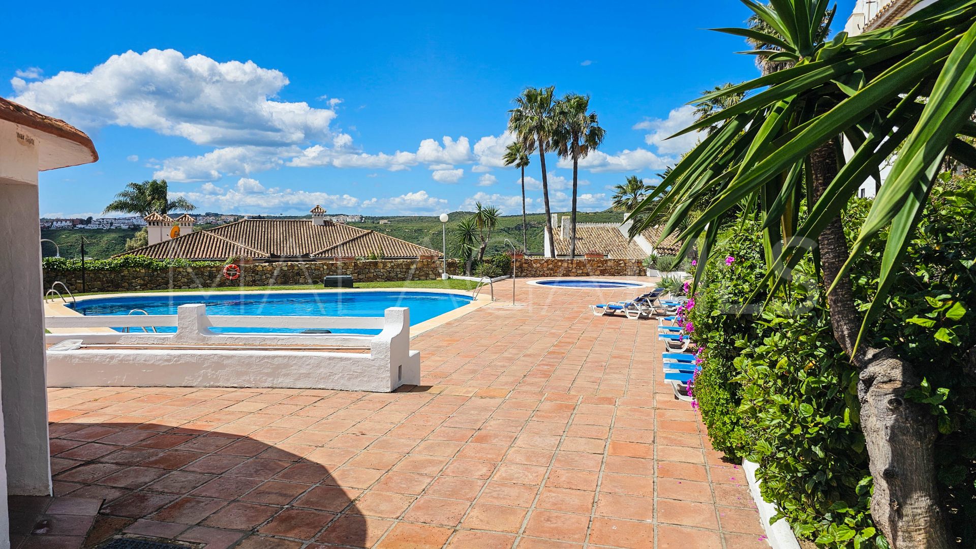 Maison de ville for sale in La Duquesa