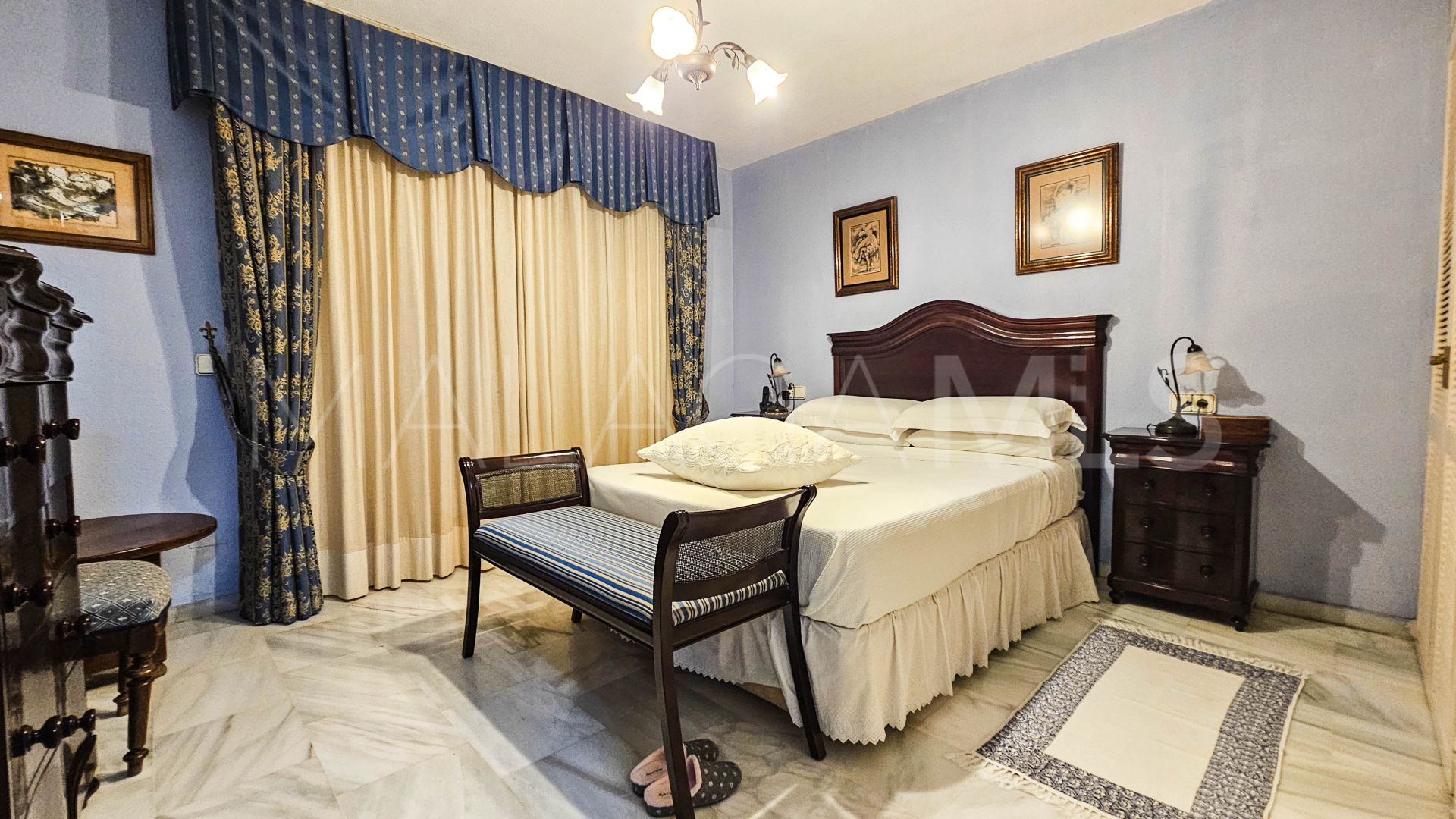 Maison de ville for sale in La Duquesa