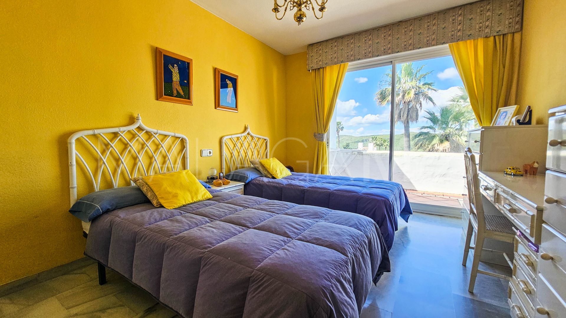 Maison de ville for sale in La Duquesa