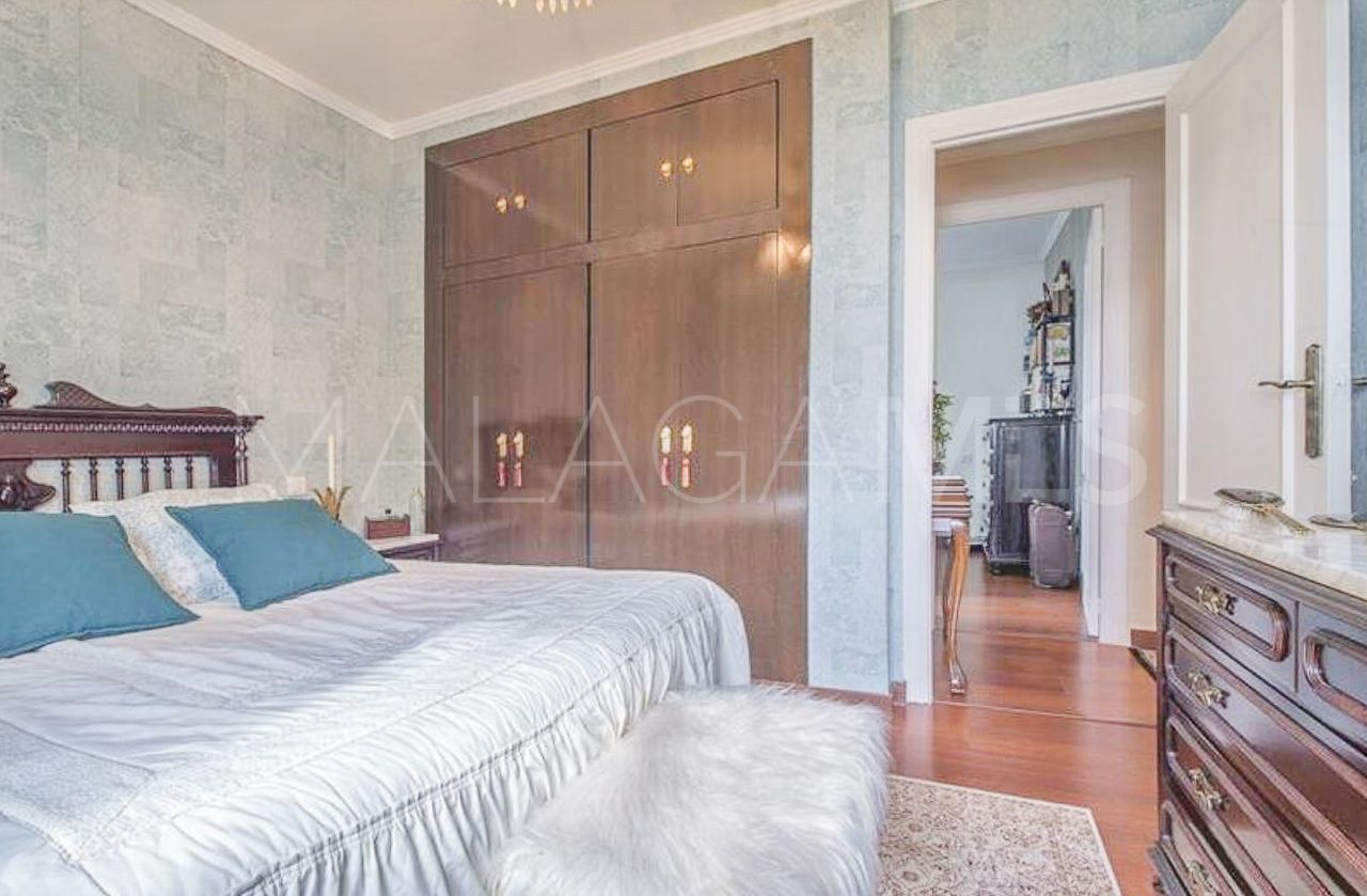 Appartement rez de chaussée for sale in Estepona Puerto