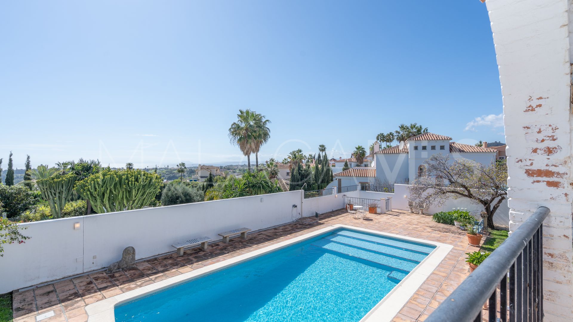 Villa for sale in Estepona