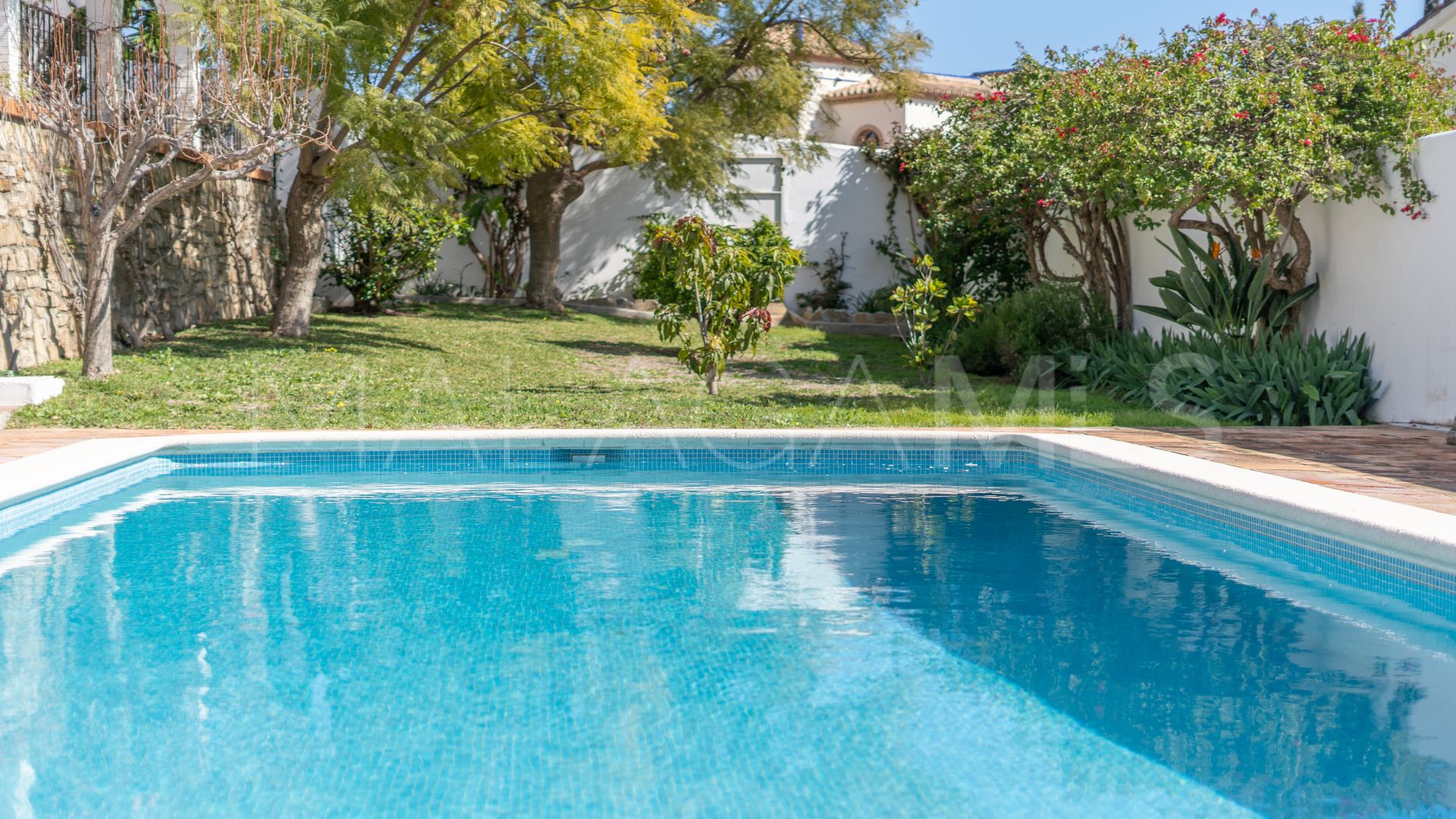 Villa for sale in Estepona