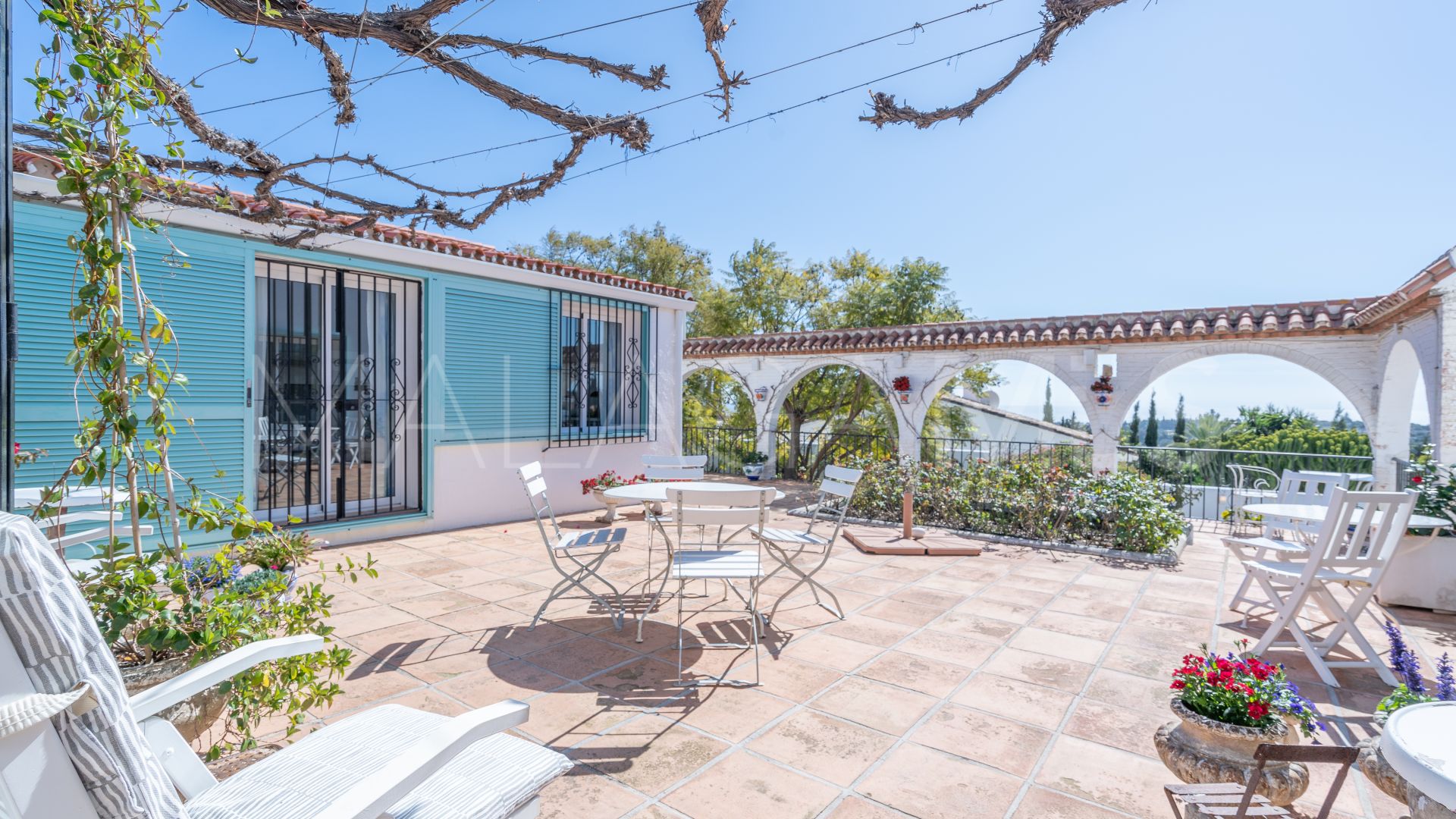 Villa for sale in Estepona