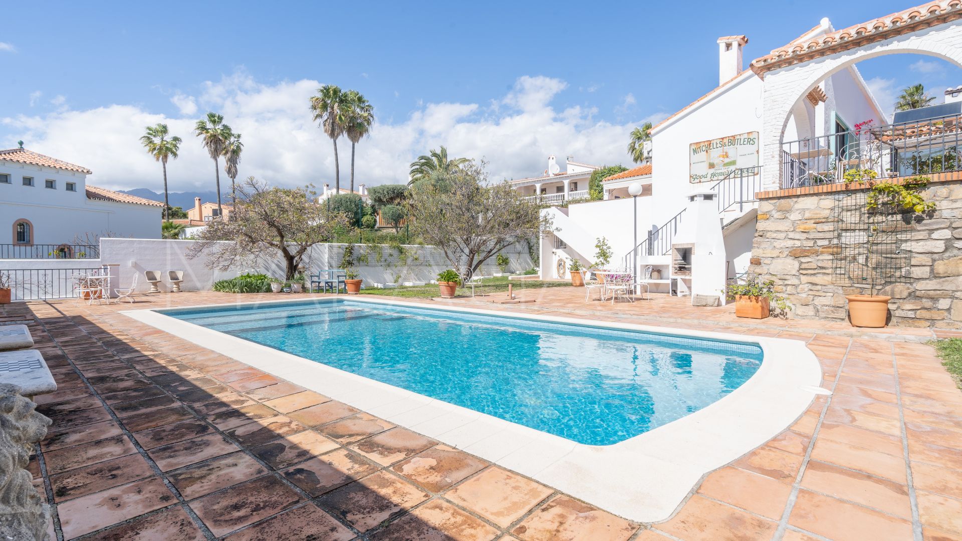 Villa for sale in Estepona
