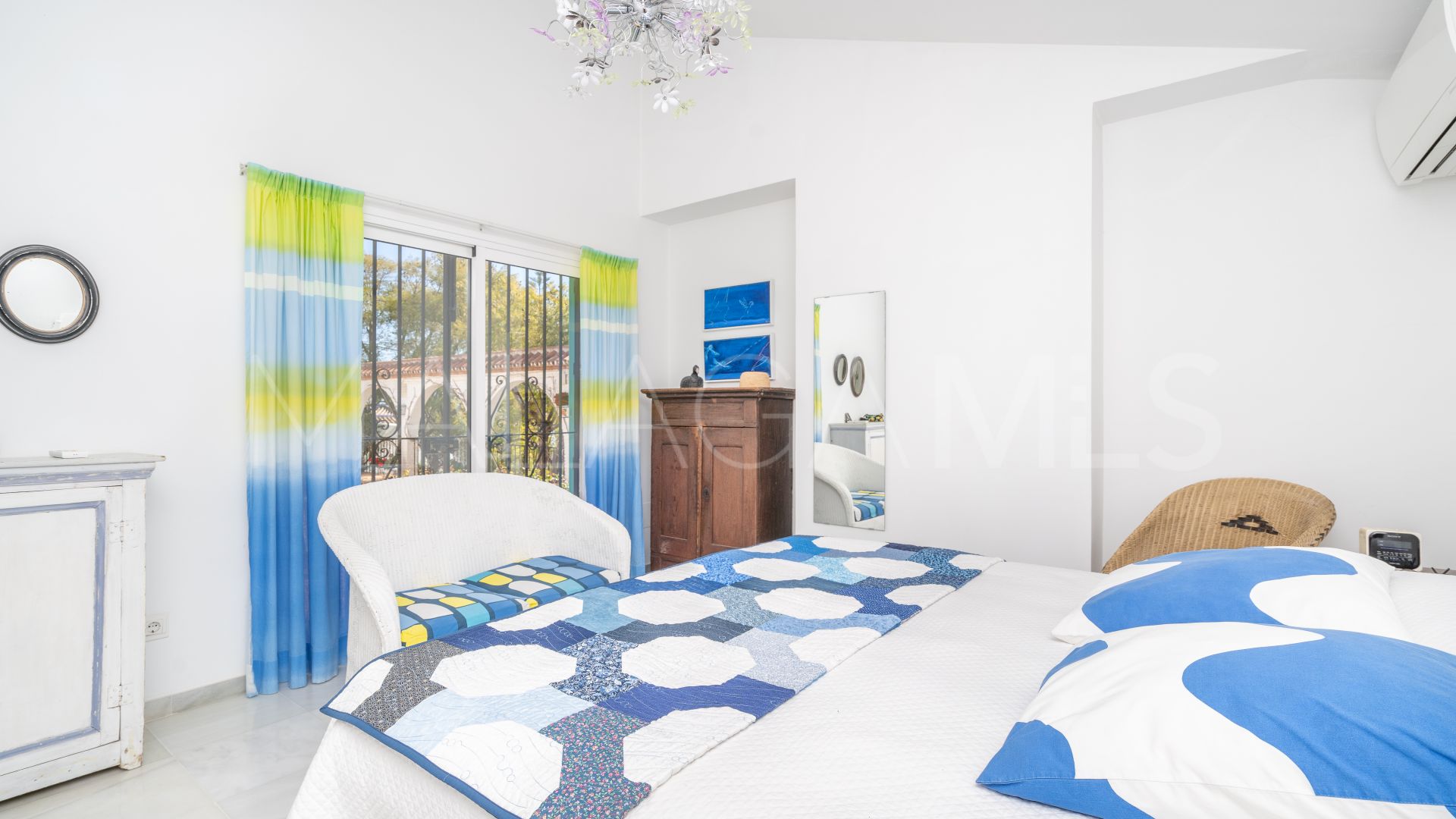 Villa for sale in Estepona