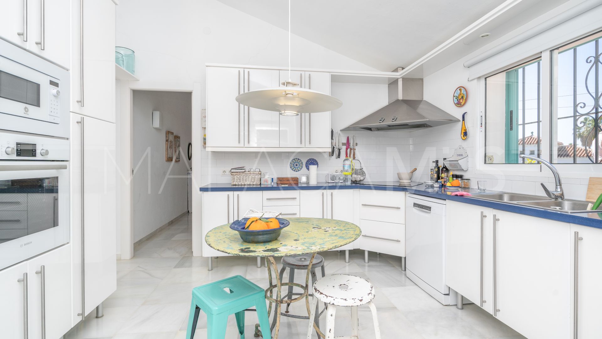 Villa for sale in Estepona