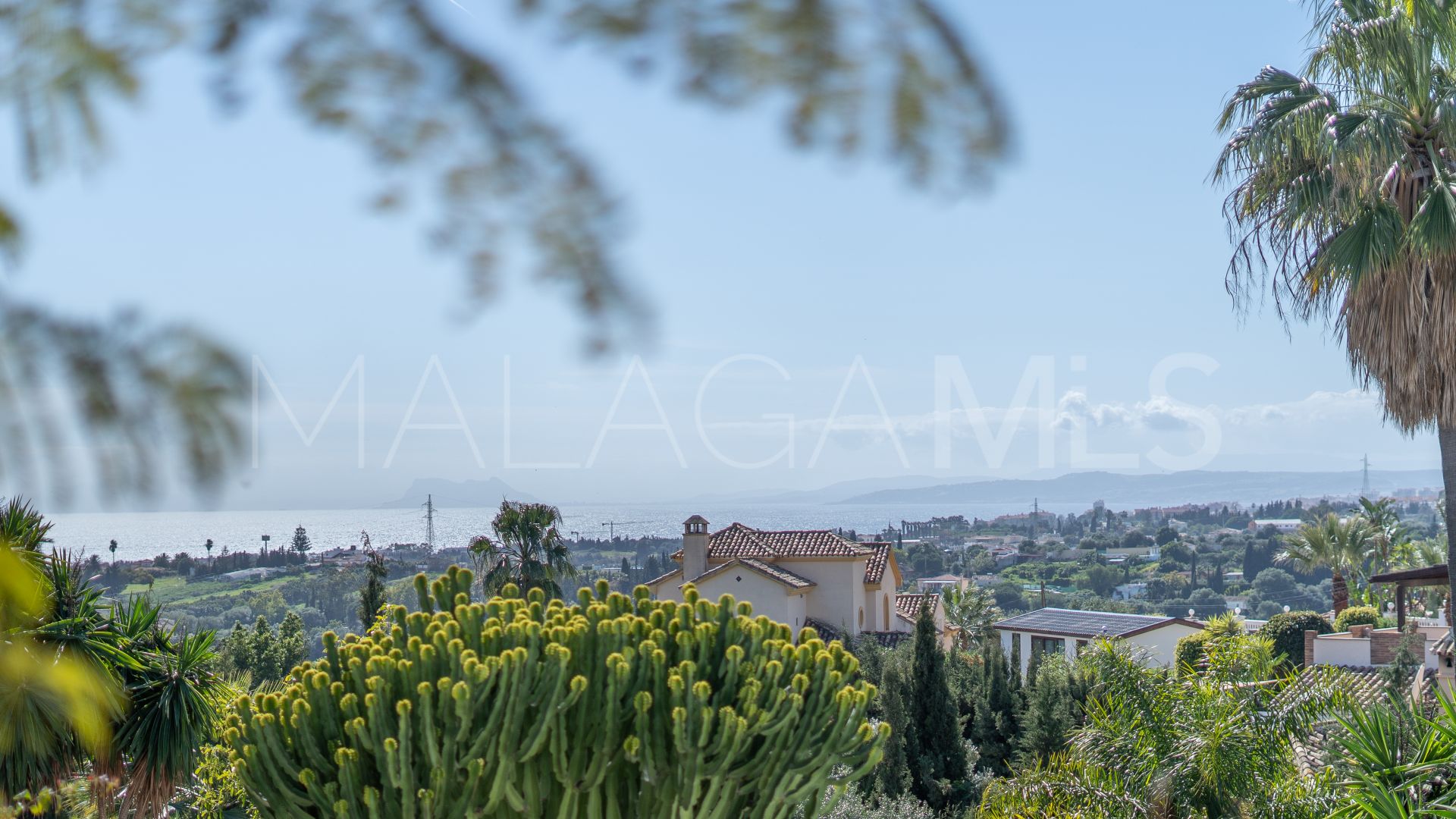 Villa for sale in Estepona