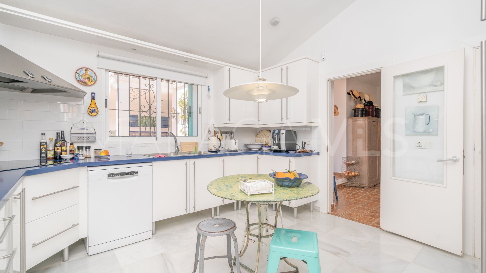 Villa for sale in Estepona