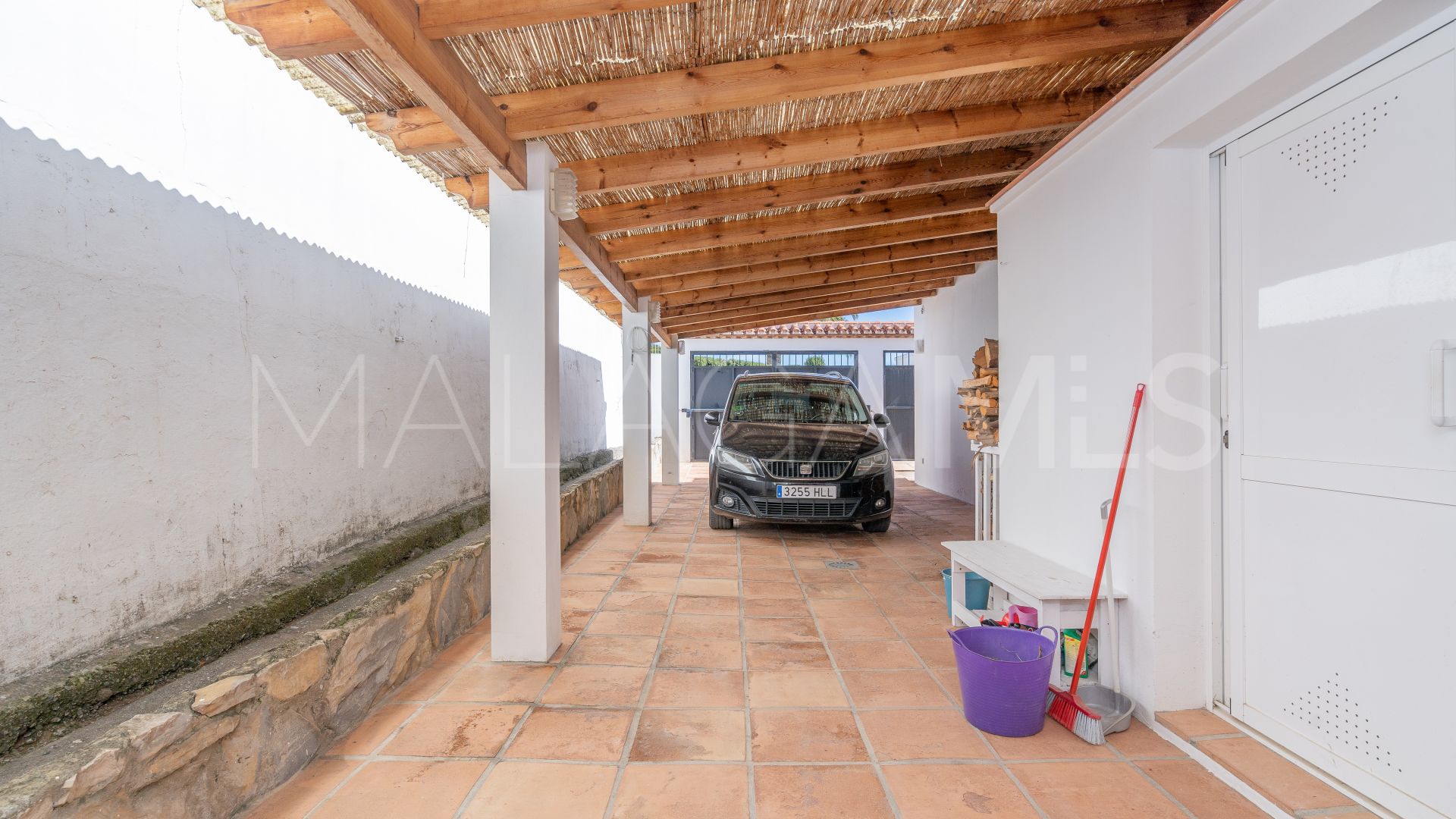 Villa for sale in Estepona