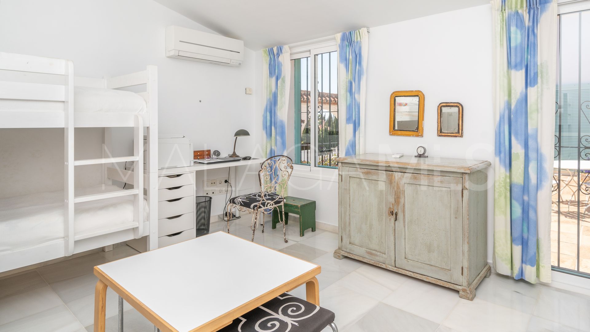 Villa for sale in Estepona