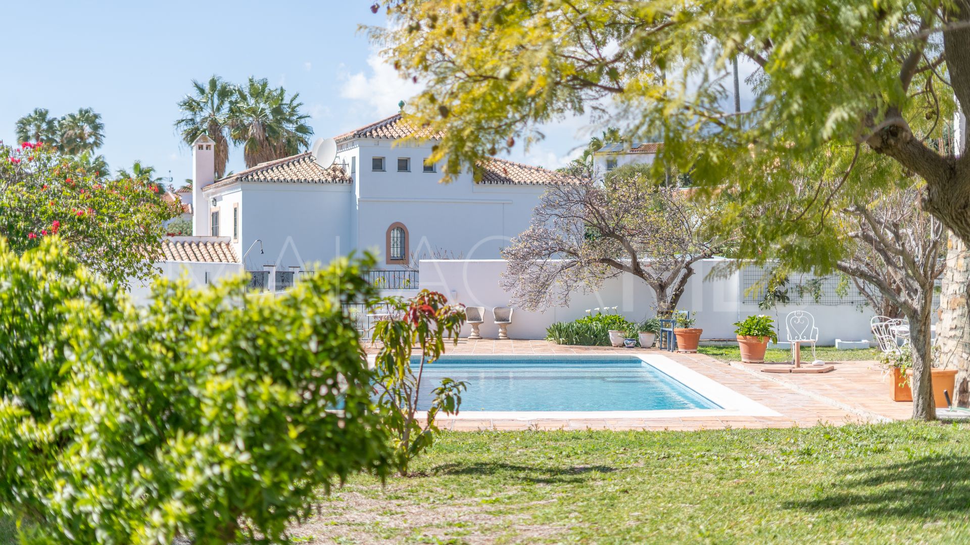 Villa for sale in Estepona