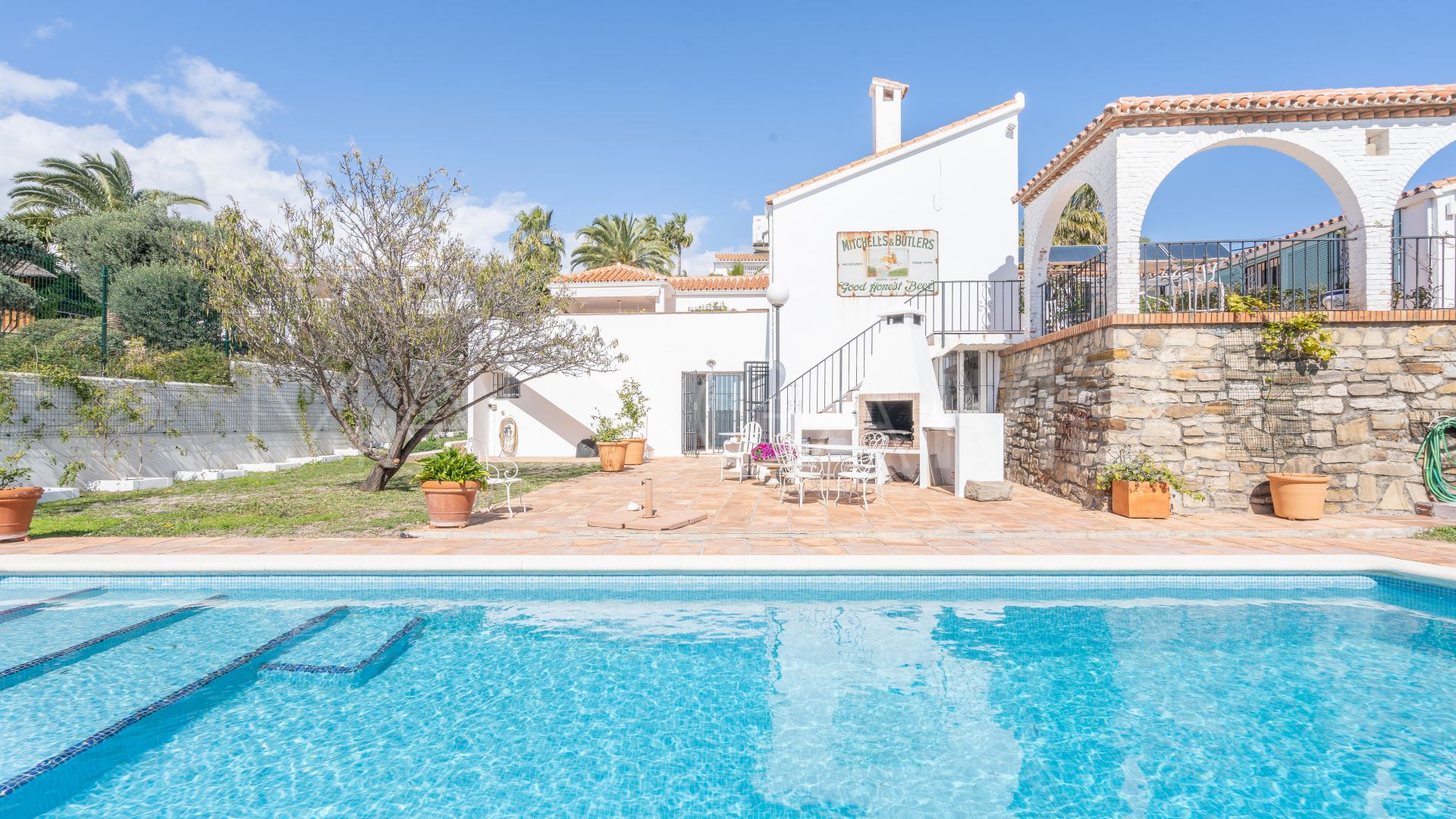 Villa for sale in Estepona
