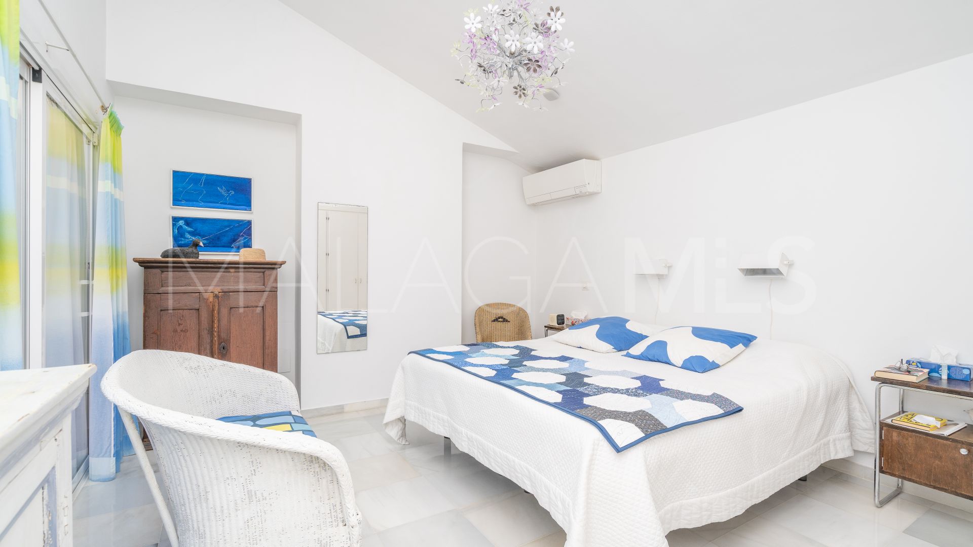 Villa for sale in Estepona